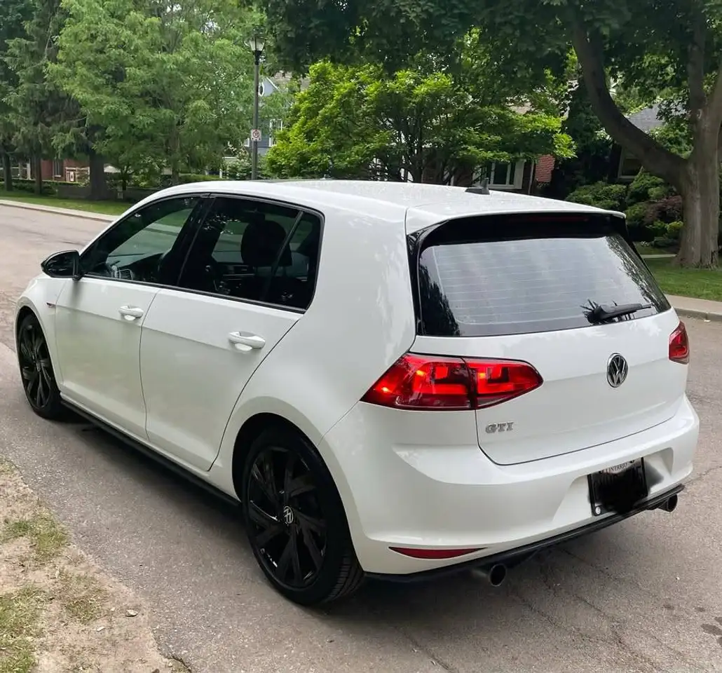 Volkswagen Golf GTI снимка Volkswagen Golf GTI