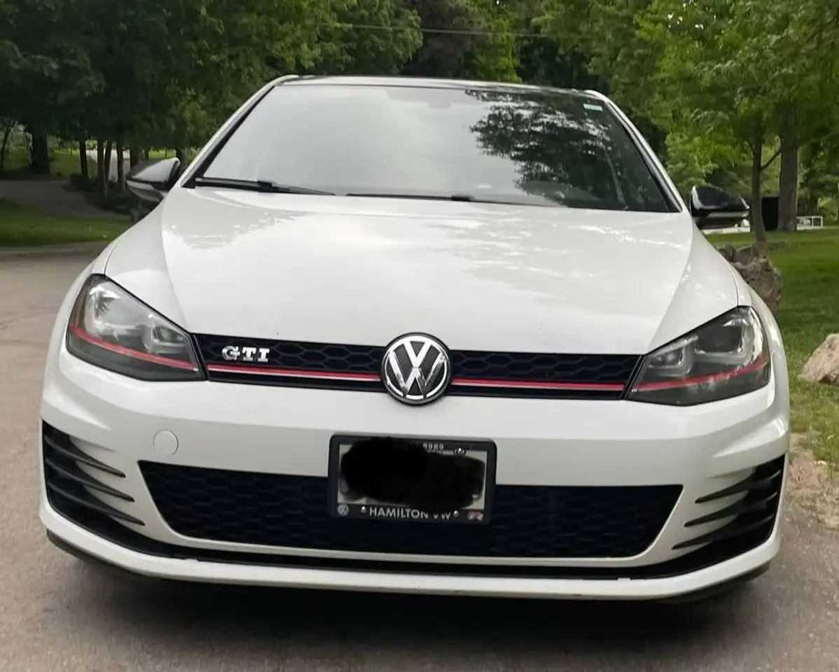 Volkswagen Golf GTI снимка Volkswagen Golf GTI