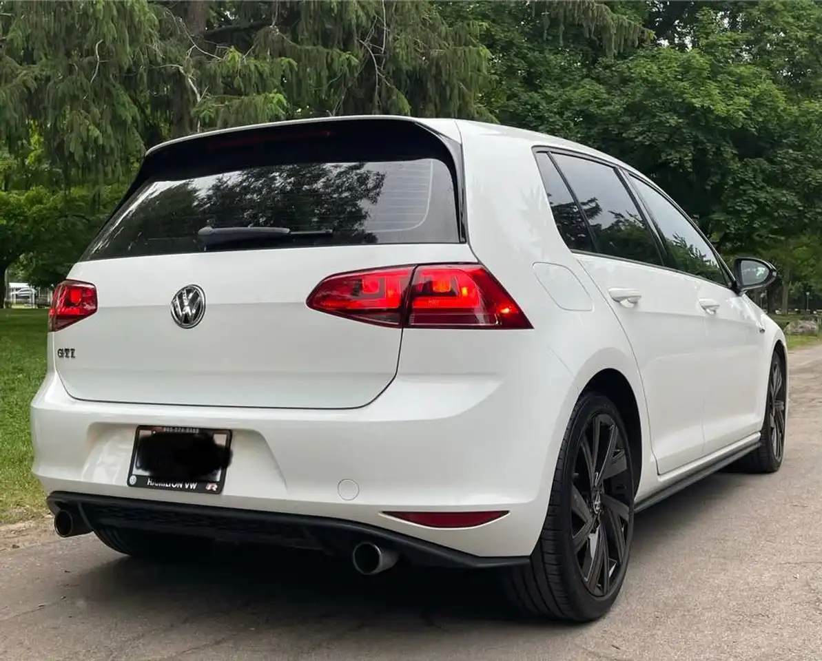 Volkswagen Golf GTI снимка Volkswagen Golf GTI