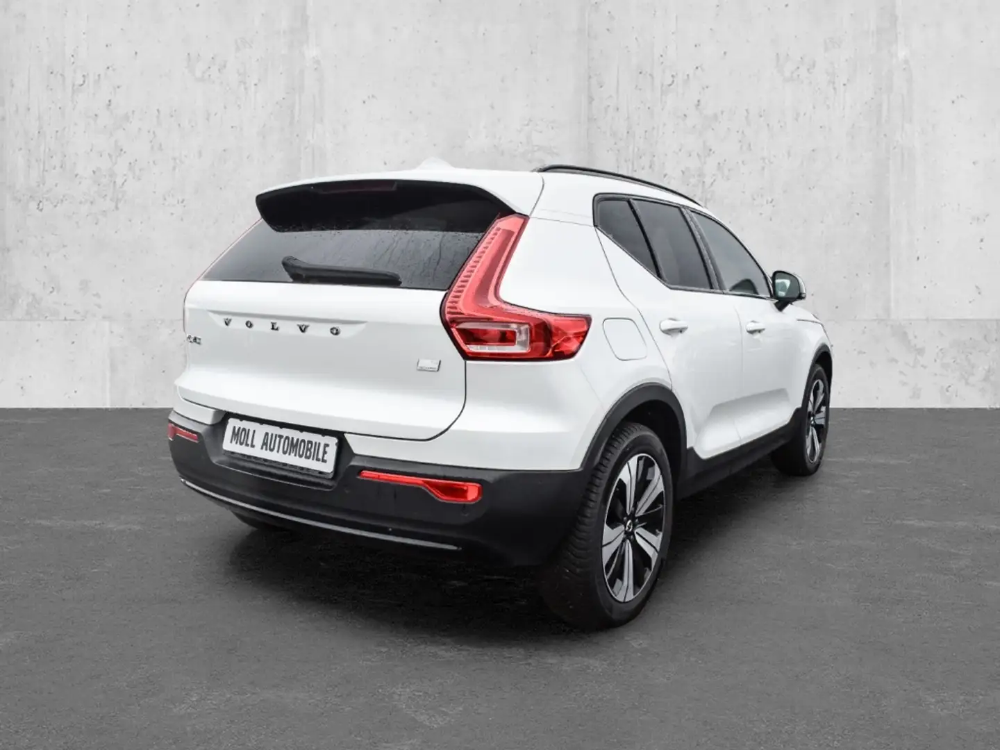 Volvo XC40 Plus Dark Recharge Plug-In Hybrid 2WD T4 Twin Engi Weiß - 2