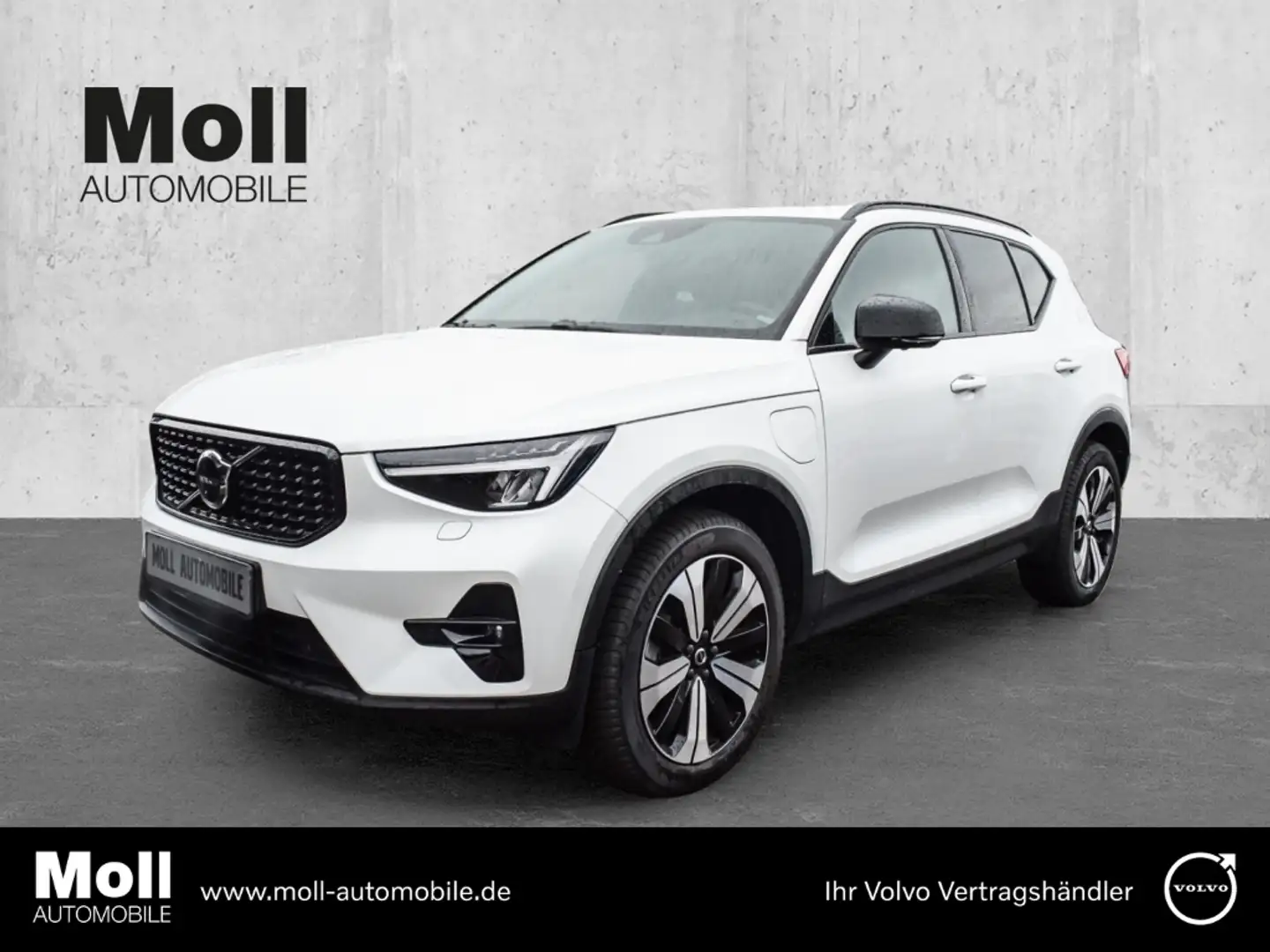 Volvo XC40 Plus Dark Recharge Plug-In Hybrid 2WD T4 Twin Engi Weiß - 1