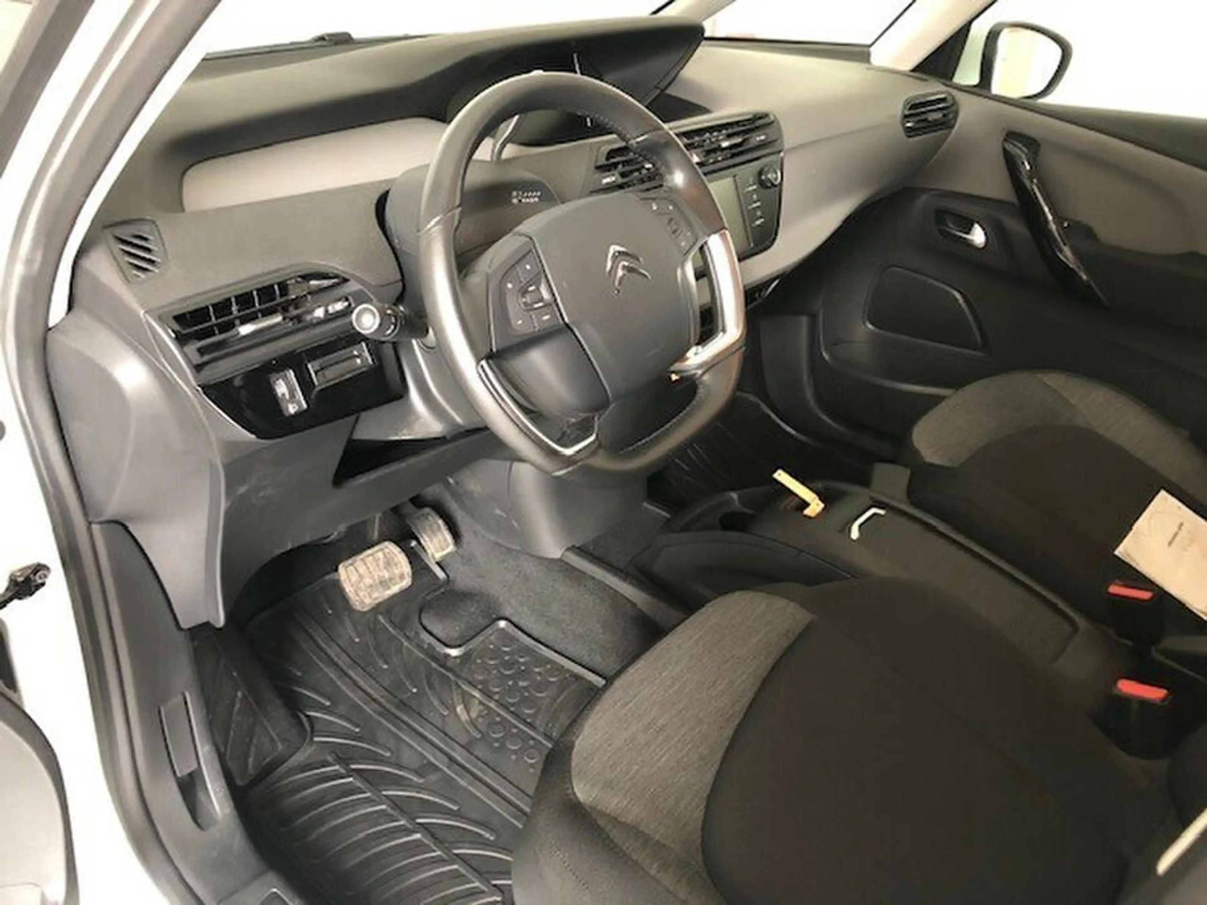 Citroen C4 Picasso Feel Edition — photo 9