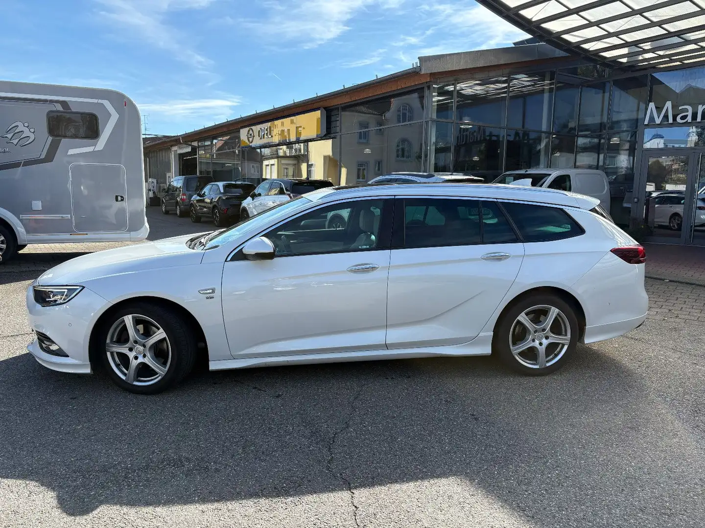 Opel Insignia B ST Business Innovation 4x4 Automatik Weiß - 2