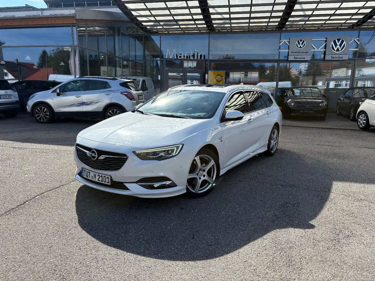 Opel Insignia B ST Business Innovation 4x4 Automatik Weiß - 1