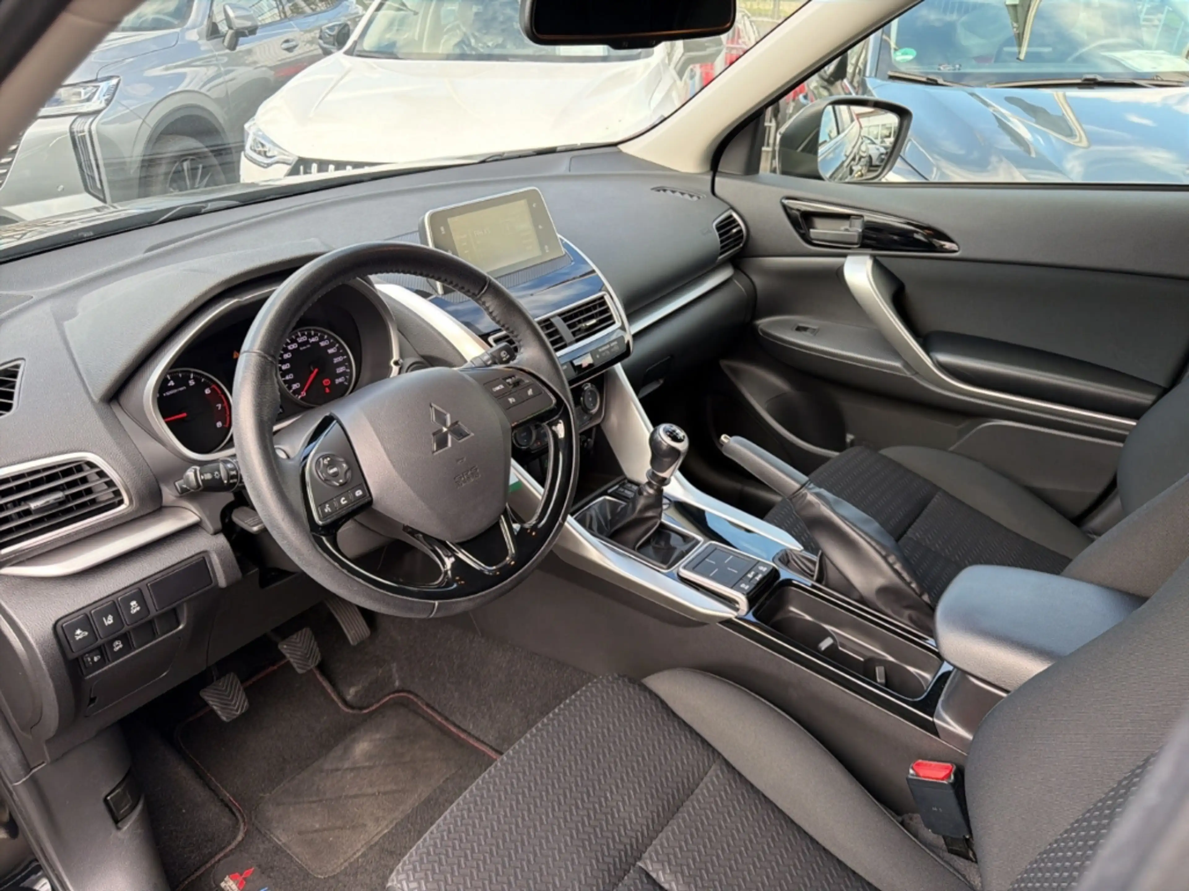 Mitsubishi Eclipse Cross Diamant Edition+ 2WD 1,5 MT App-Navi Kamera — photo 8