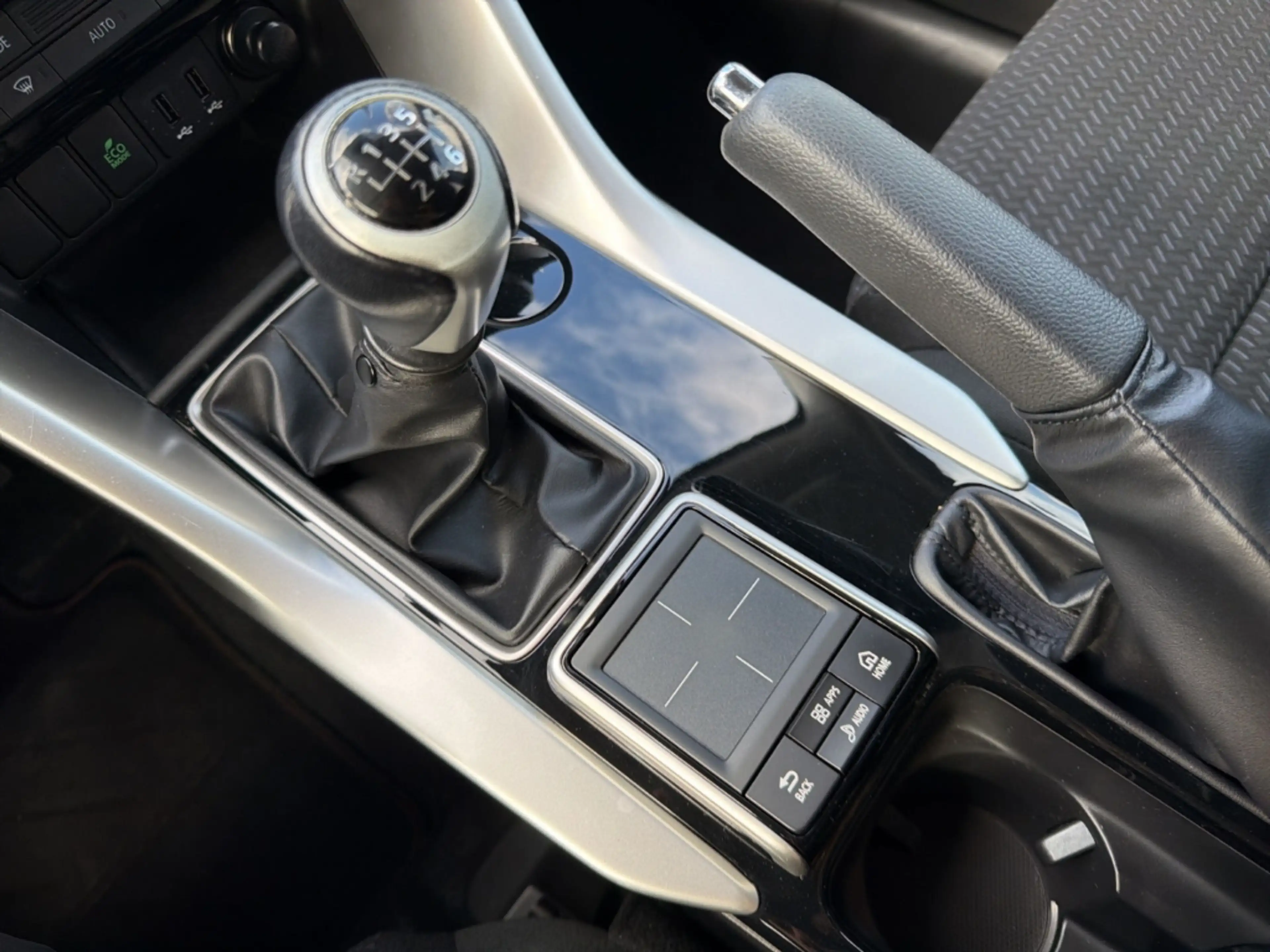 Mitsubishi Eclipse Cross Diamant Edition+ 2WD 1,5 MT App-Navi Kamera — photo 22