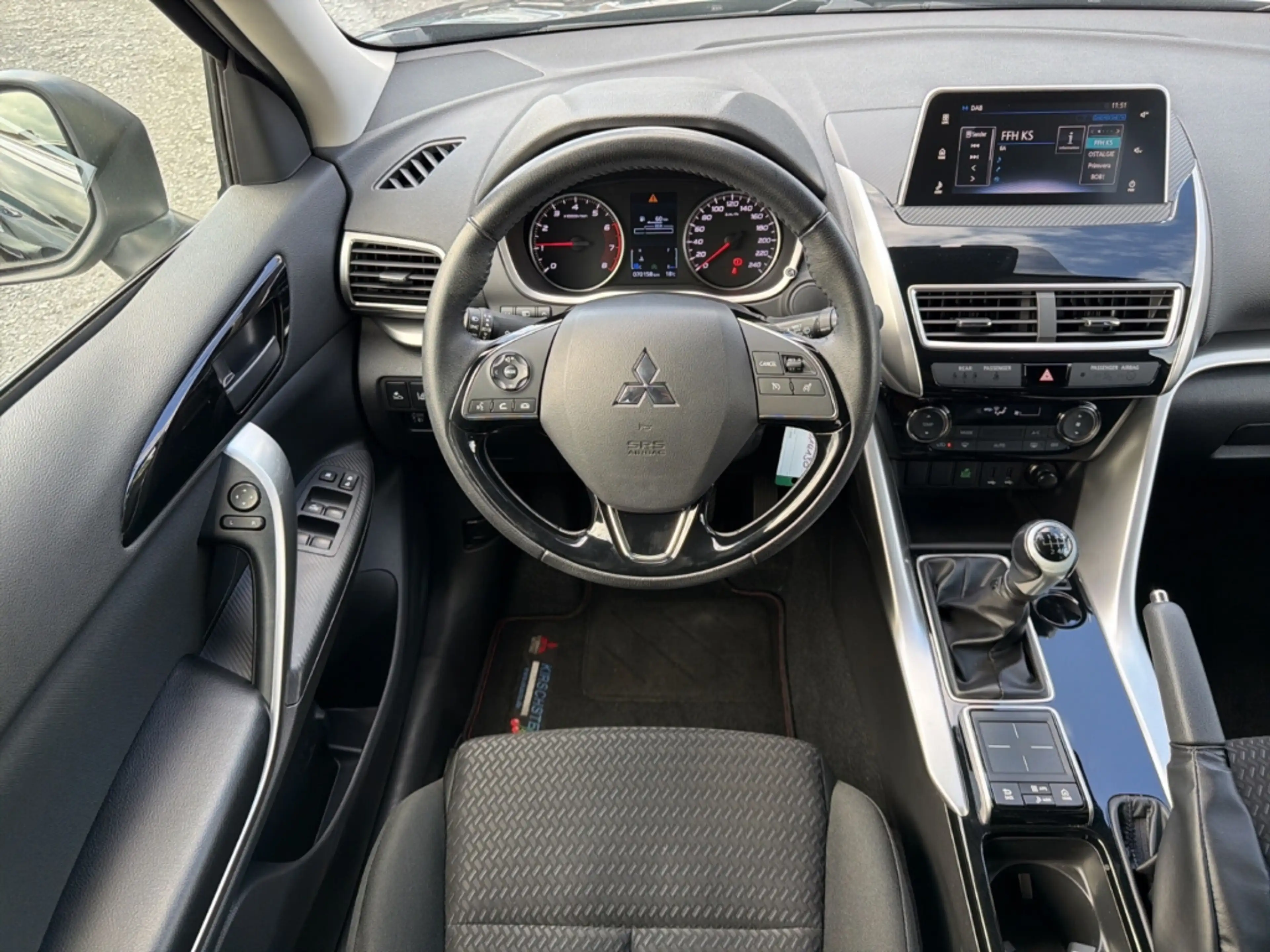Mitsubishi Eclipse Cross Diamant Edition+ 2WD 1,5 MT App-Navi Kamera — photo 10