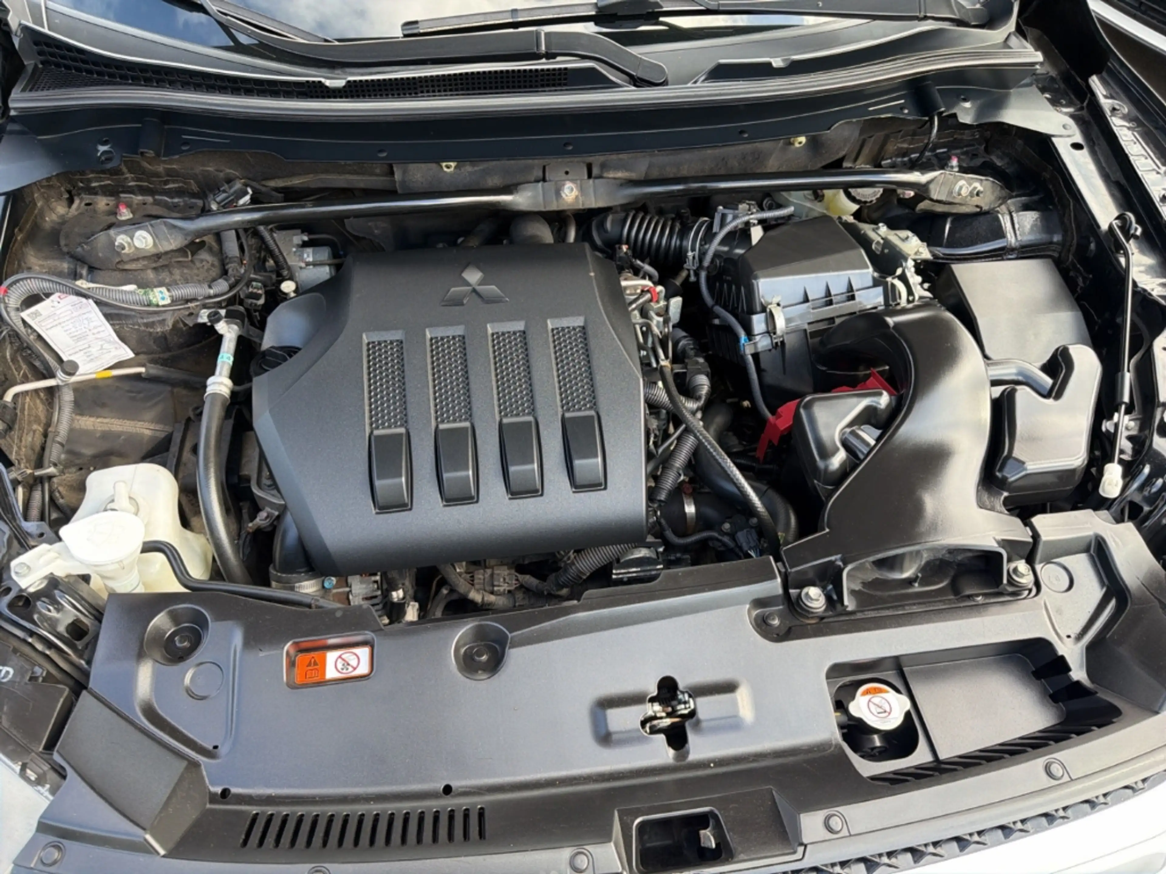Mitsubishi Eclipse Cross Diamant Edition+ 2WD 1,5 MT App-Navi Kamera — photo 31