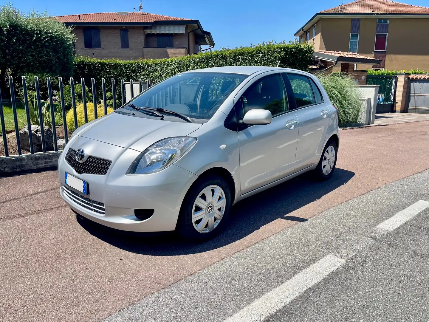 Toyota Yaris 5p 1.0 Now - 1