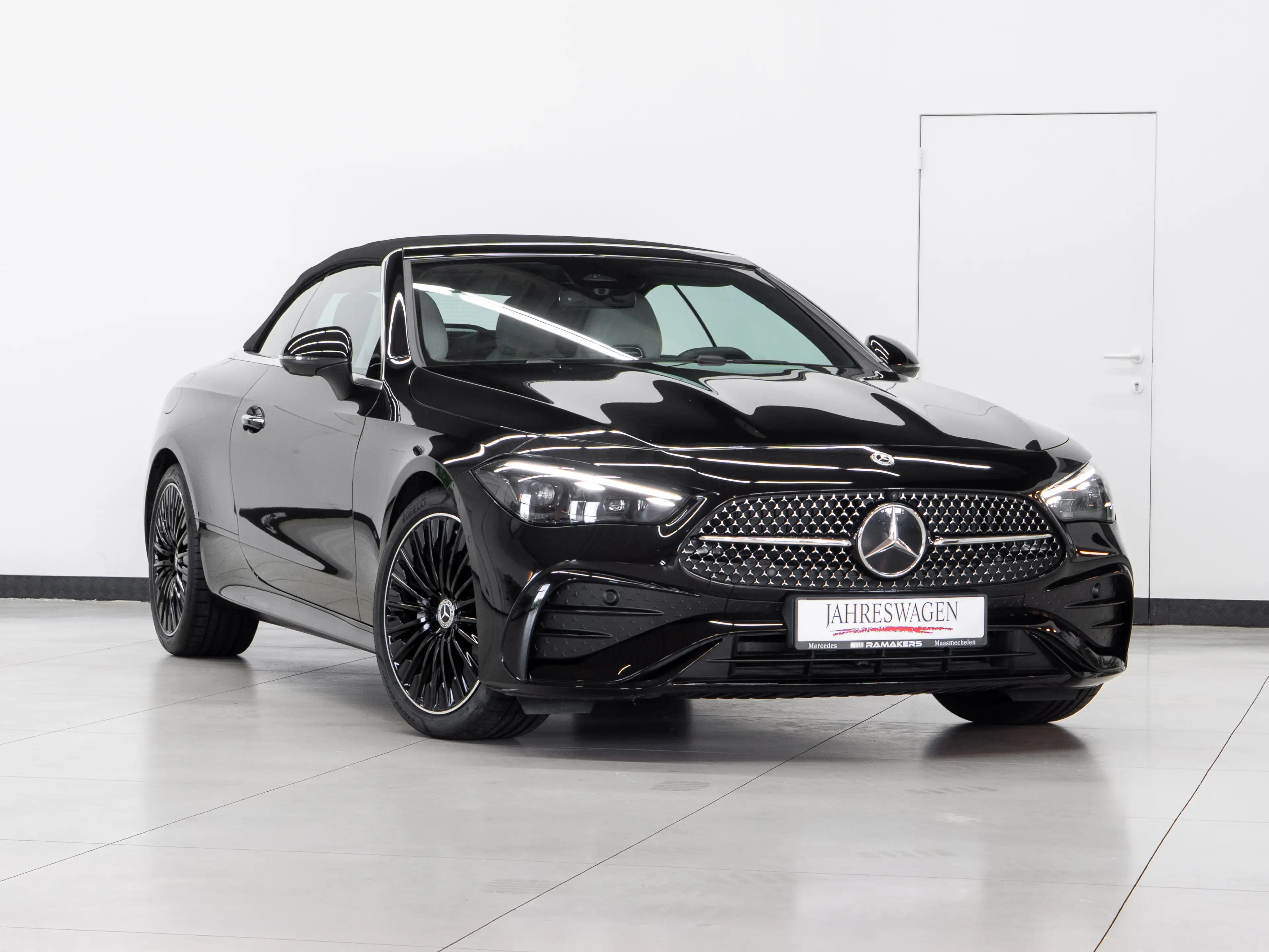 Mercedes-Benz CLE 300 4Matic AMG Premium Night *BEIGE LEDER* Burmester — photo 6