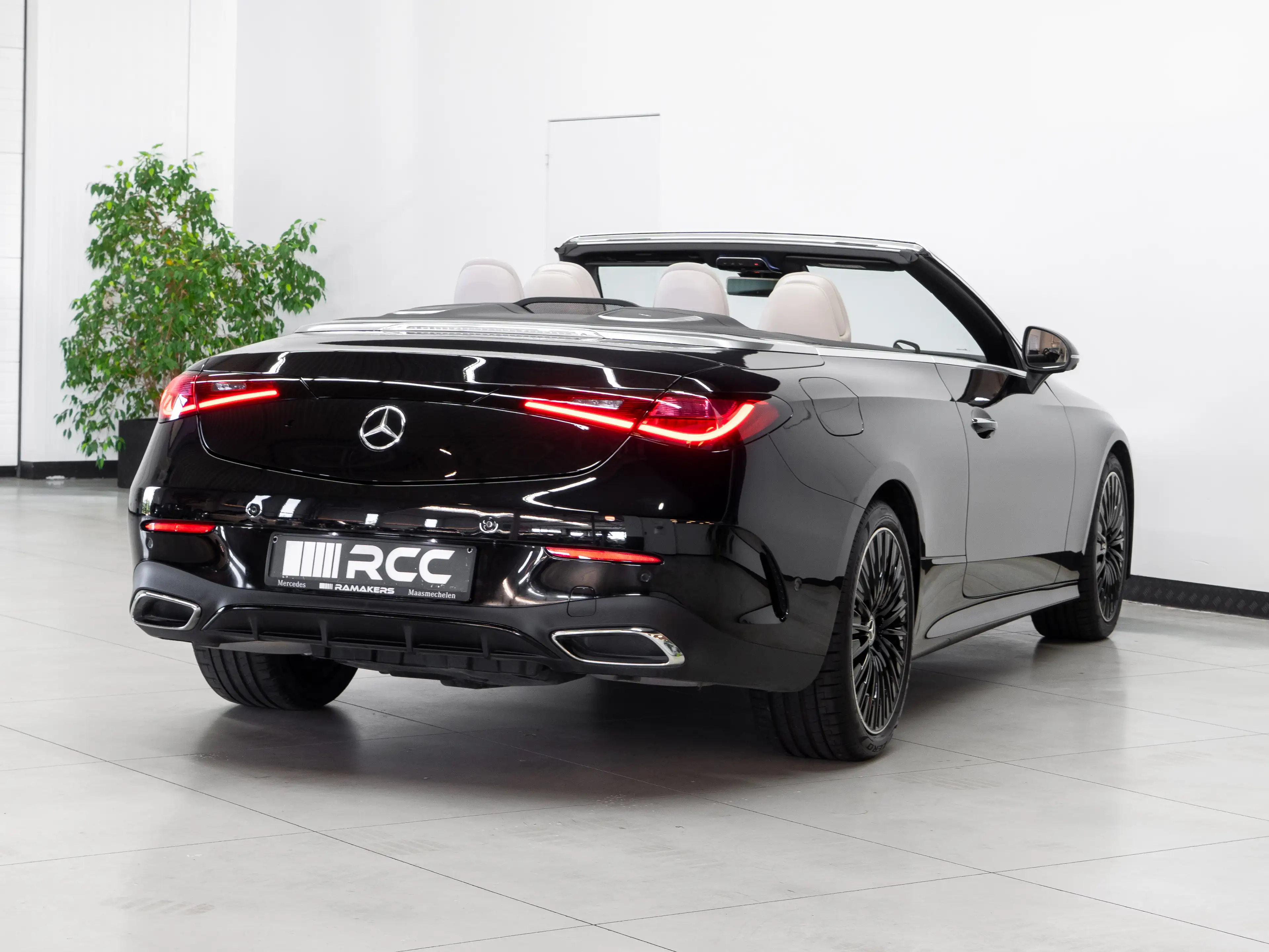 Mercedes-Benz CLE 300 4Matic AMG Premium Night *BEIGE LEDER* Burmester — photo 9