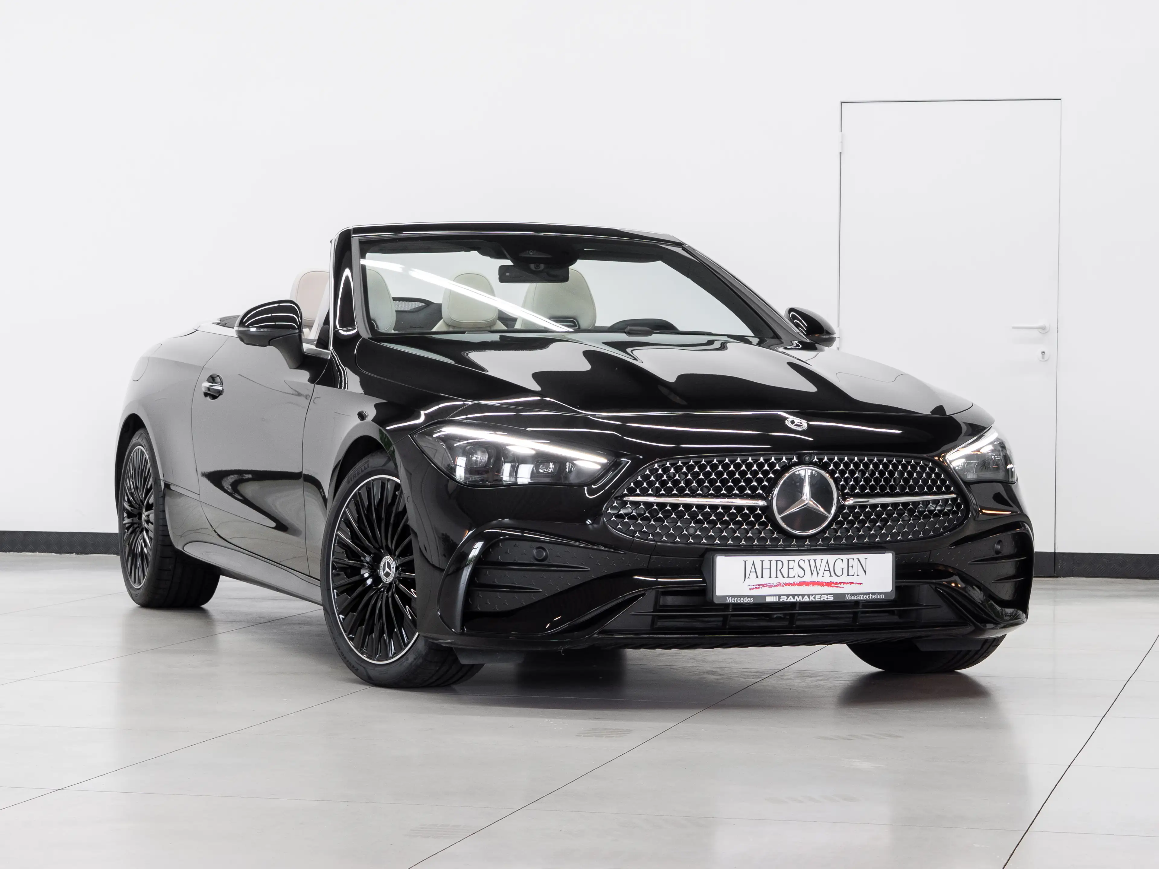 Mercedes-Benz CLE 300 4Matic AMG Premium Night *BEIGE LEDER* Burmester — photo 5