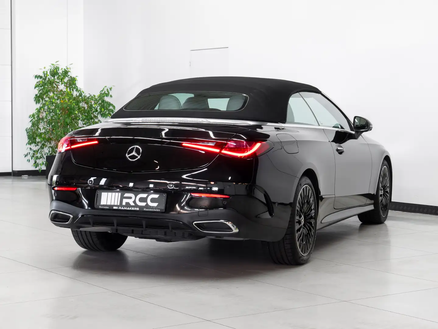 Mercedes-Benz CLE 300 4Matic AMG Premium Night *BEIGE LEDER* Burmester Schwarz - 2