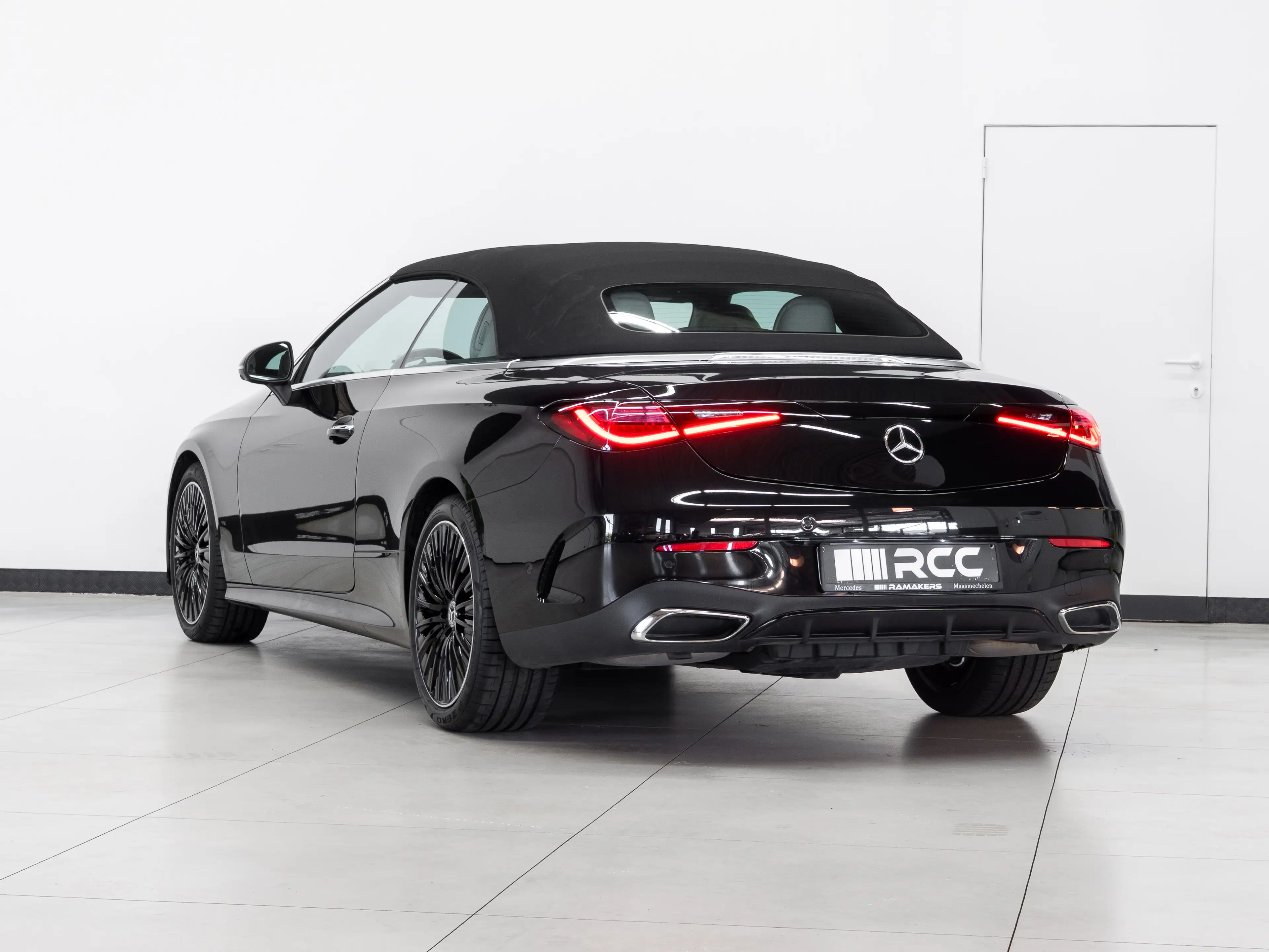 Mercedes-Benz CLE 300 4Matic AMG Premium Night *BEIGE LEDER* Burmester — photo 7