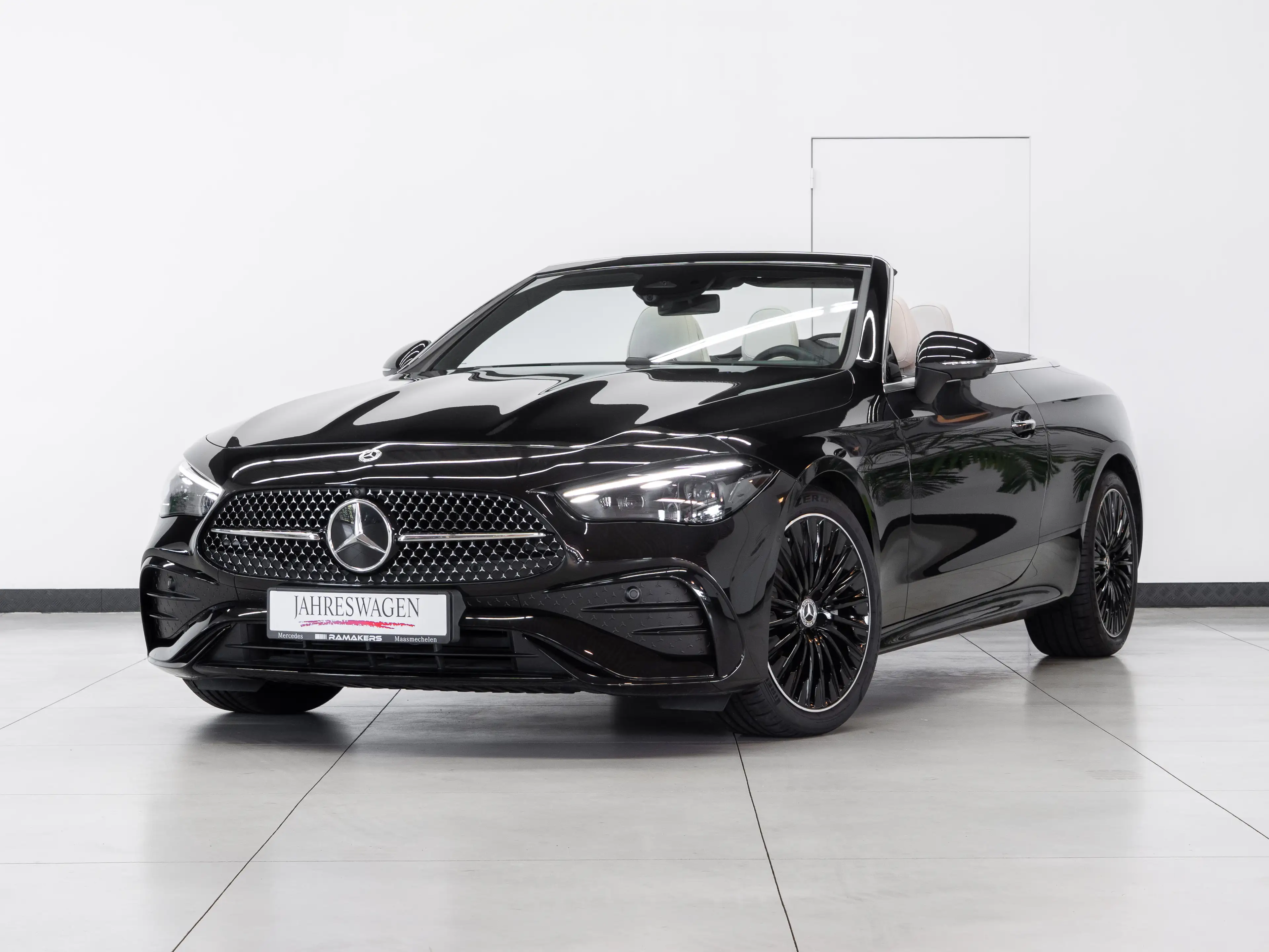 Mercedes-Benz CLE 300 4Matic AMG Premium Night *BEIGE LEDER* Burmester — photo 4