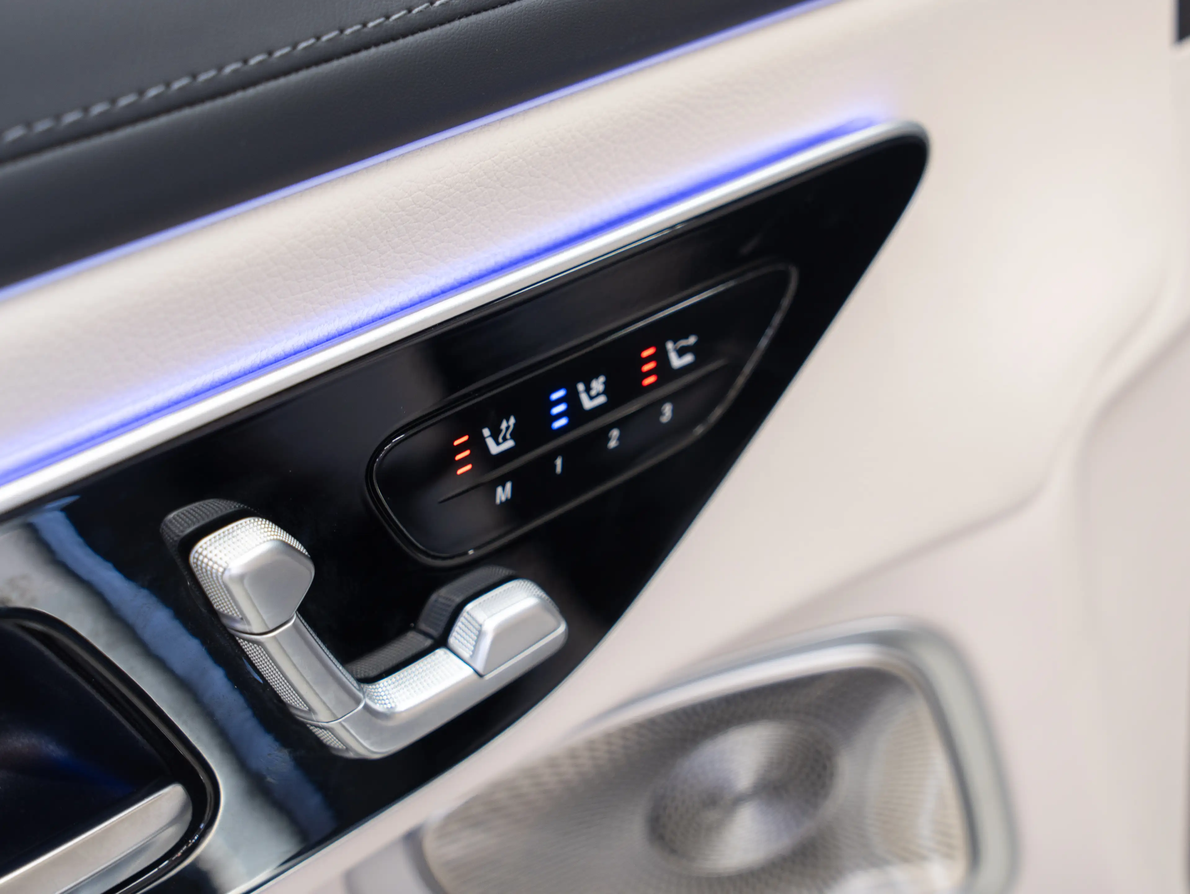 Mercedes-Benz CLE 300 4Matic AMG Premium Night *BEIGE LEDER* Burmester — photo 12
