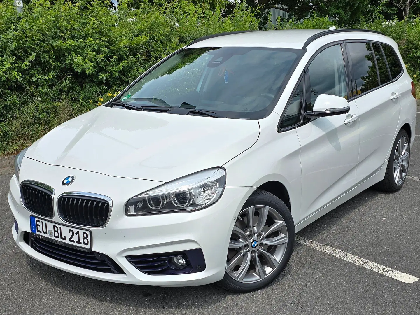 BMW 220 220i Gran Tourer Aut. Sport Line Weiß - 2