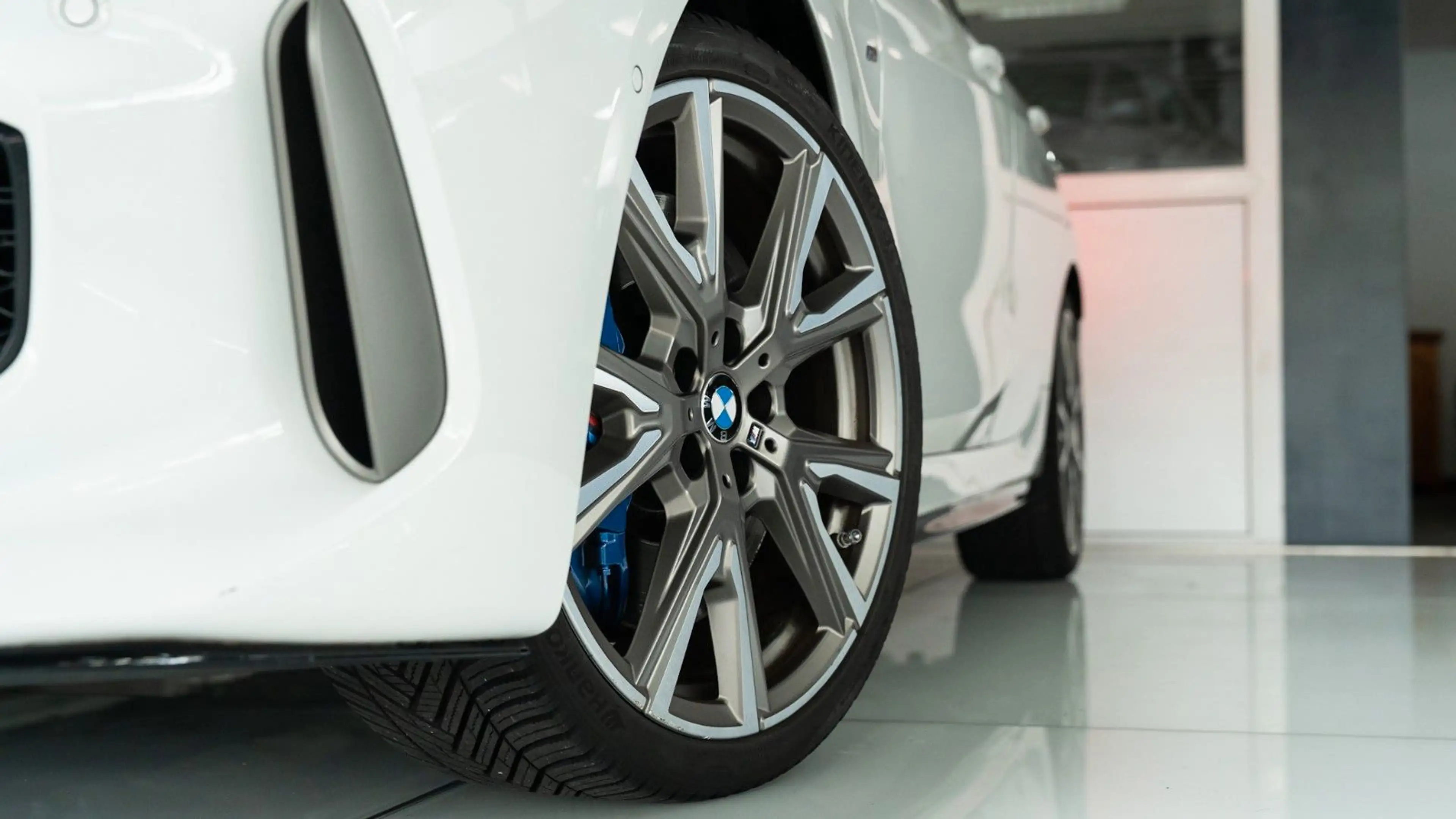 BMW 135 i  xDrive Harm&Kard PanoDach MSitz HeadUp — photo 4