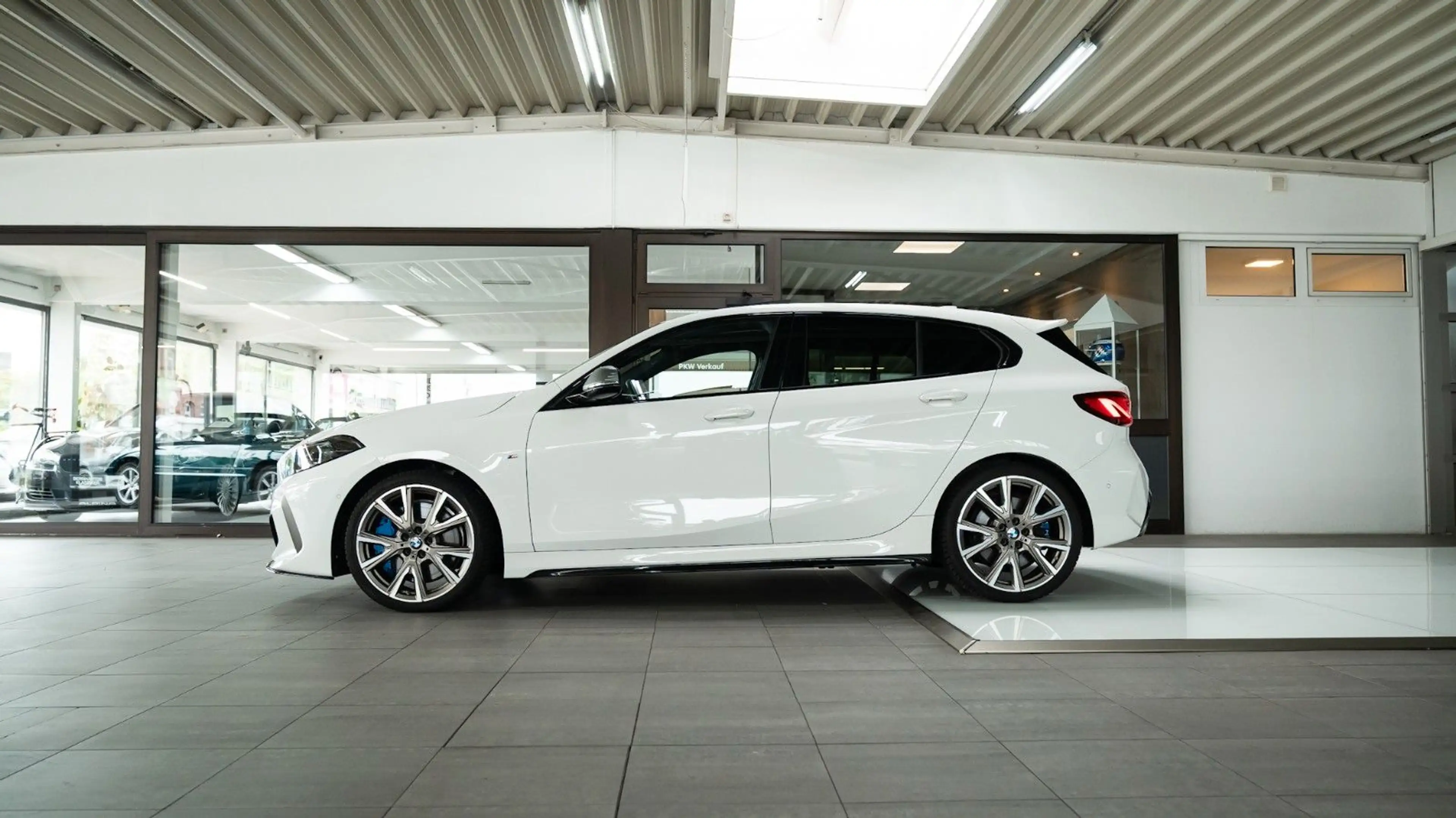BMW 135 i  xDrive Harm&Kard PanoDach MSitz HeadUp — photo 7