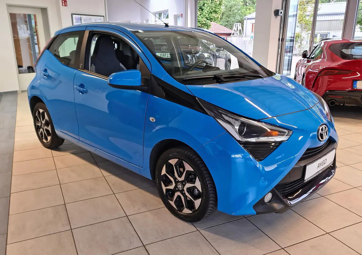 Toyota Aygo Aygo 5-Türer x-play connect + Allwetterreifen Blau - 2