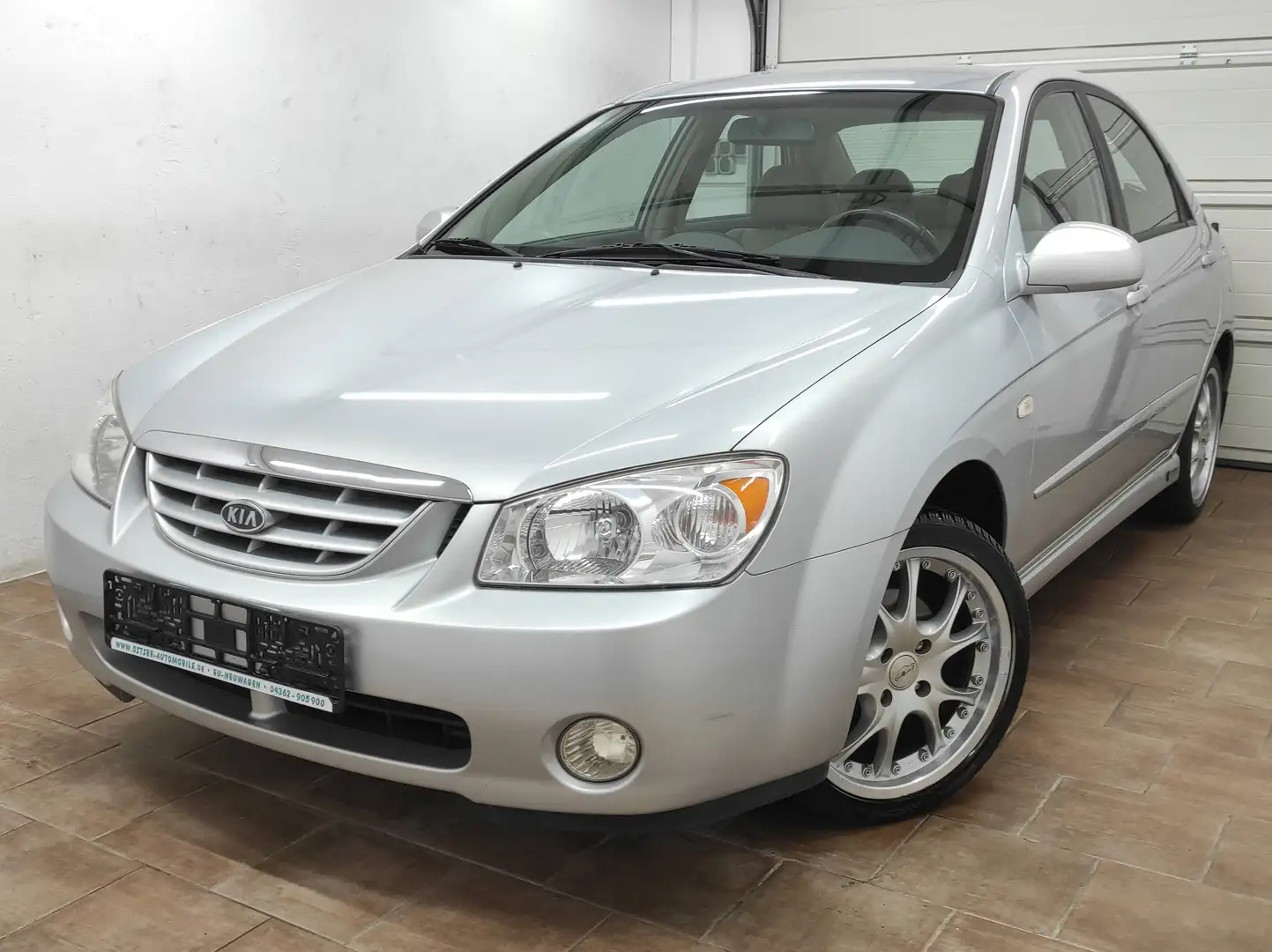 Kia Cerato 2.0 EX AUTOMATIK KLIMA BC TEMP ALLWETTER EURO-4 Lim. Grau - 1