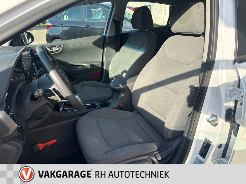 Hyundai IONIQ 1.6 GDi i-Motion — photo 8