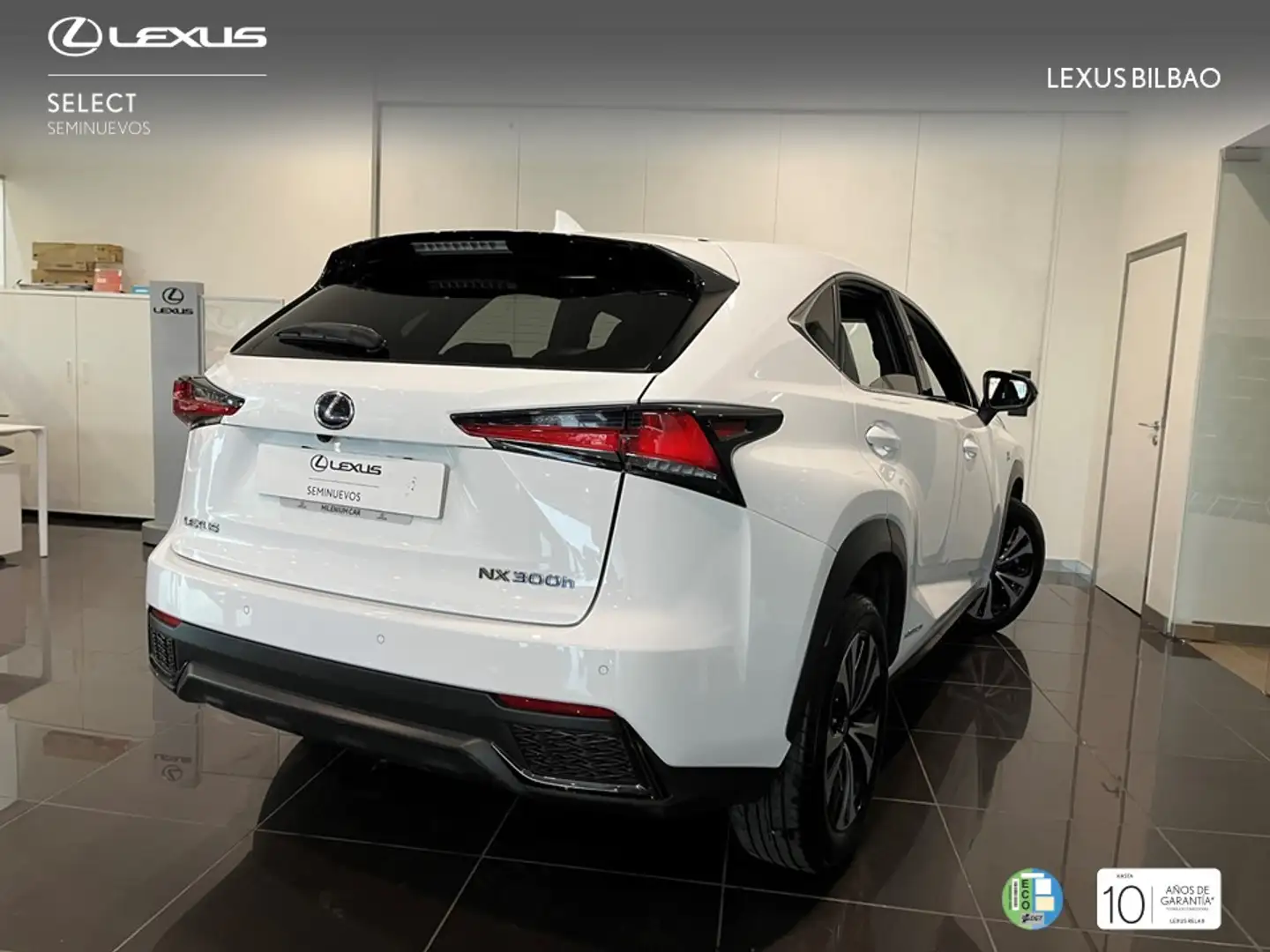 Lexus NX 300 300h F Sport Panorámico 4WD Wit - 2
