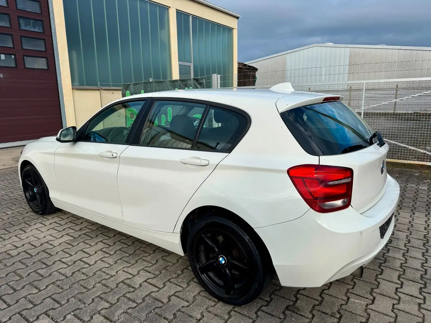 BMW 116 i Weiß - 1