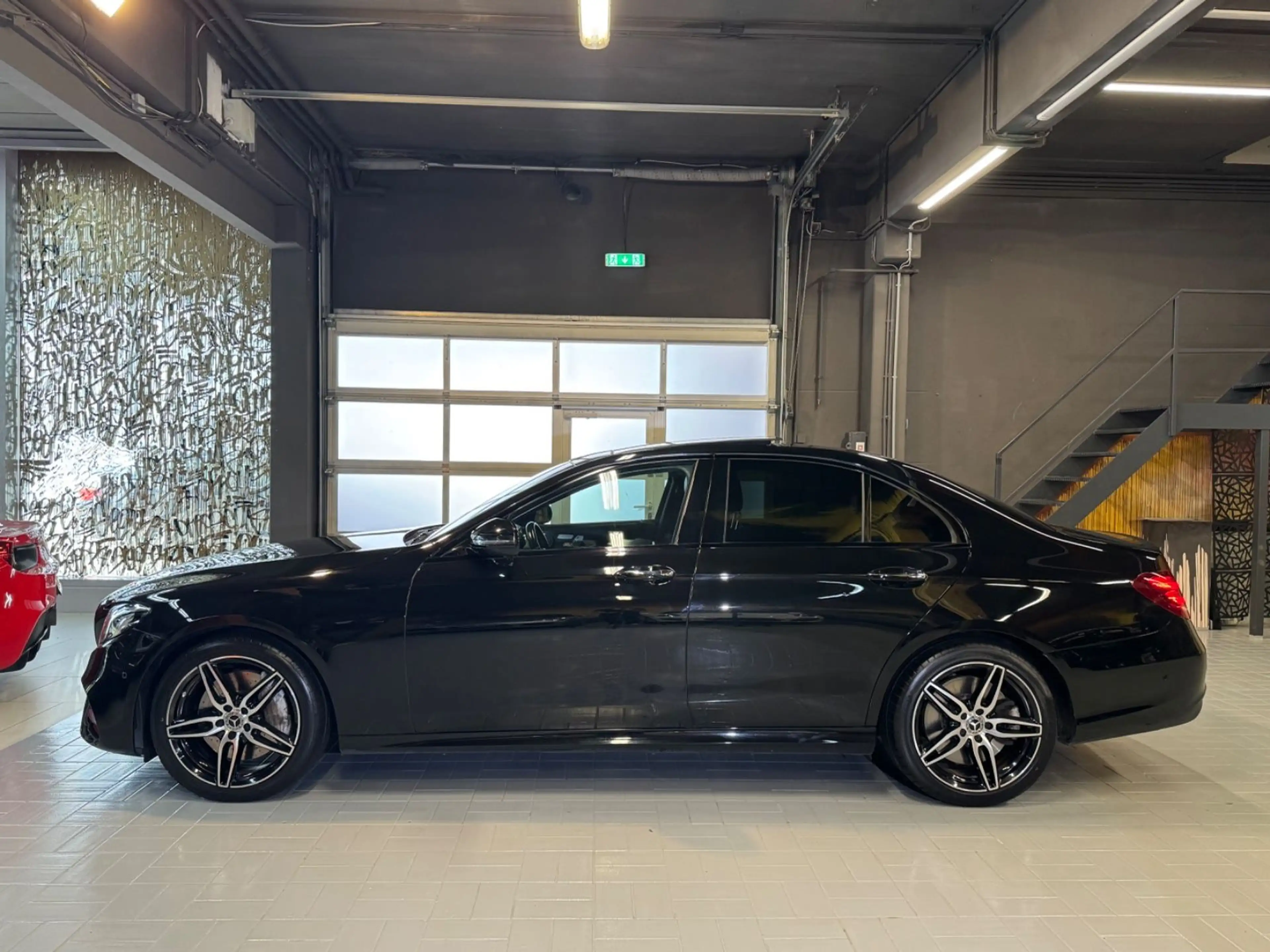 Mercedes-Benz E 400 4M AMG Line LED~WIDESCREEN~PANO~BURMESTER — photo 4