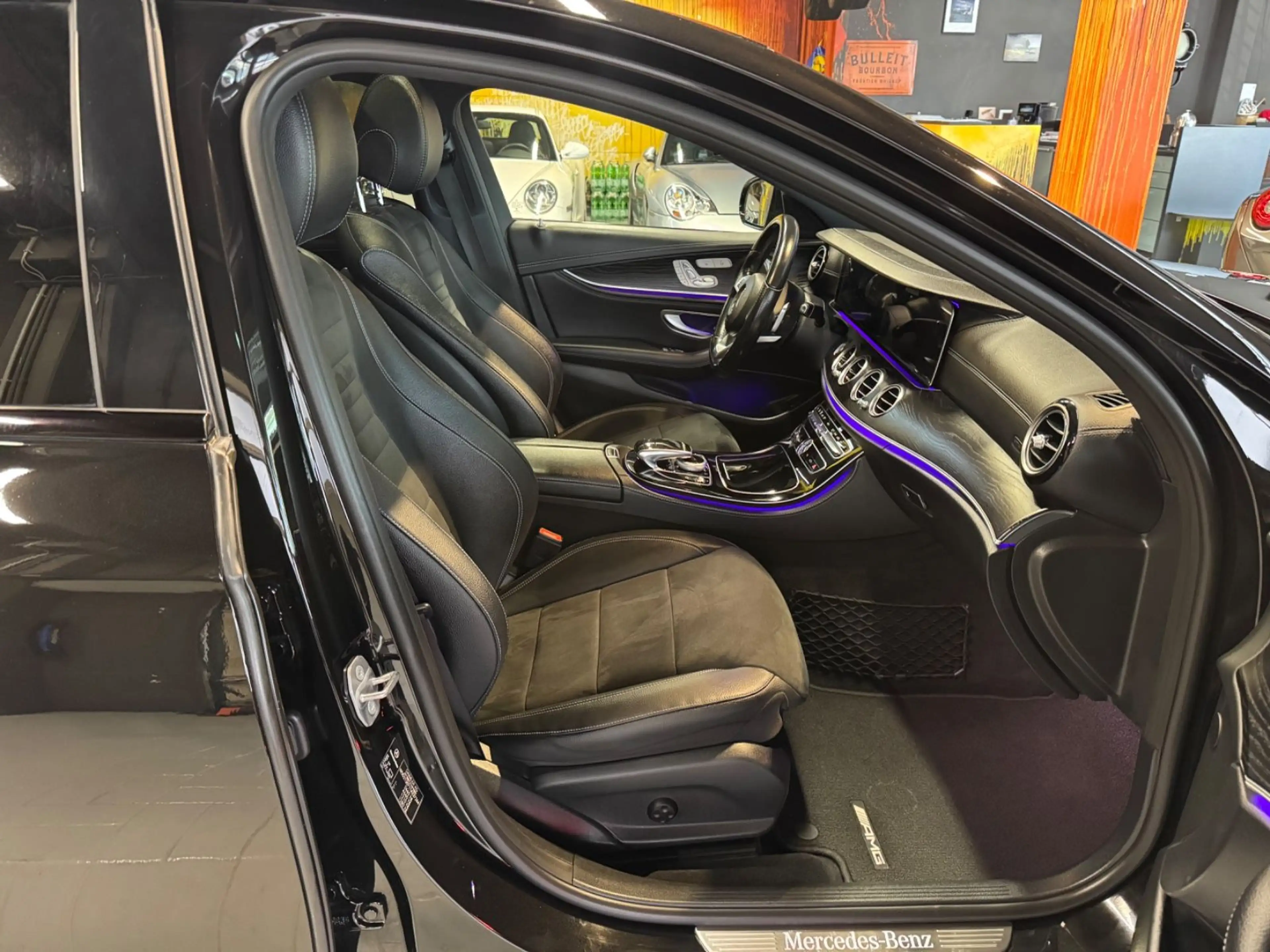 Mercedes-Benz E 400 4M AMG Line LED~WIDESCREEN~PANO~BURMESTER — photo 11