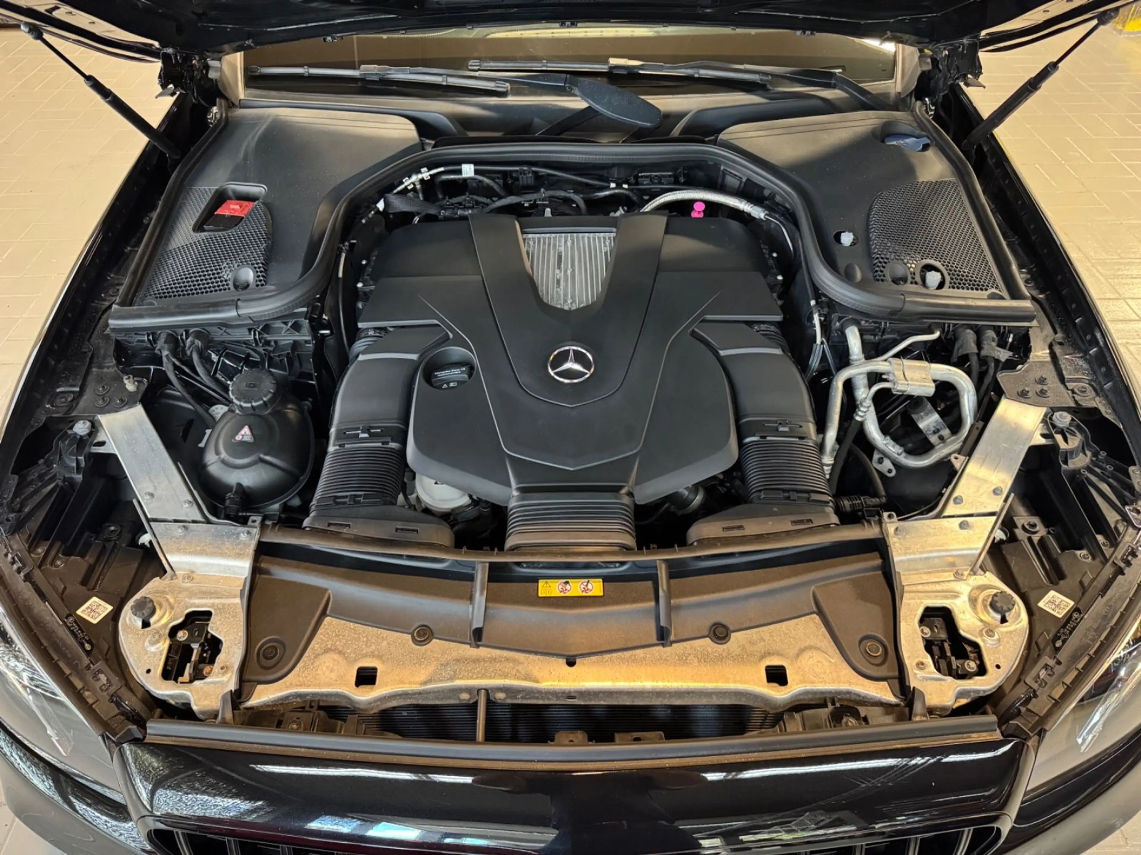 Mercedes-Benz E 400 4M AMG Line LED~WIDESCREEN~PANO~BURMESTER — photo 24