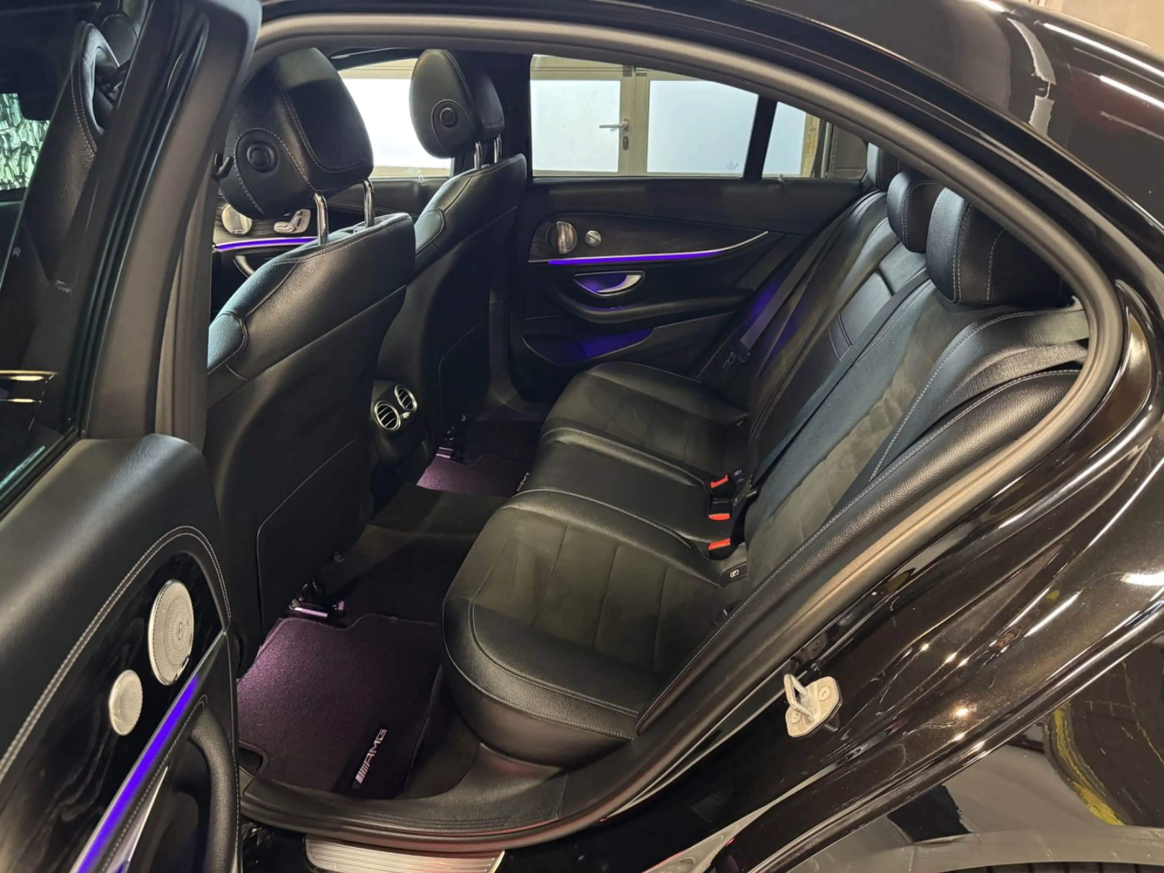 Mercedes-Benz E 400 4M AMG Line LED~WIDESCREEN~PANO~BURMESTER — photo 13