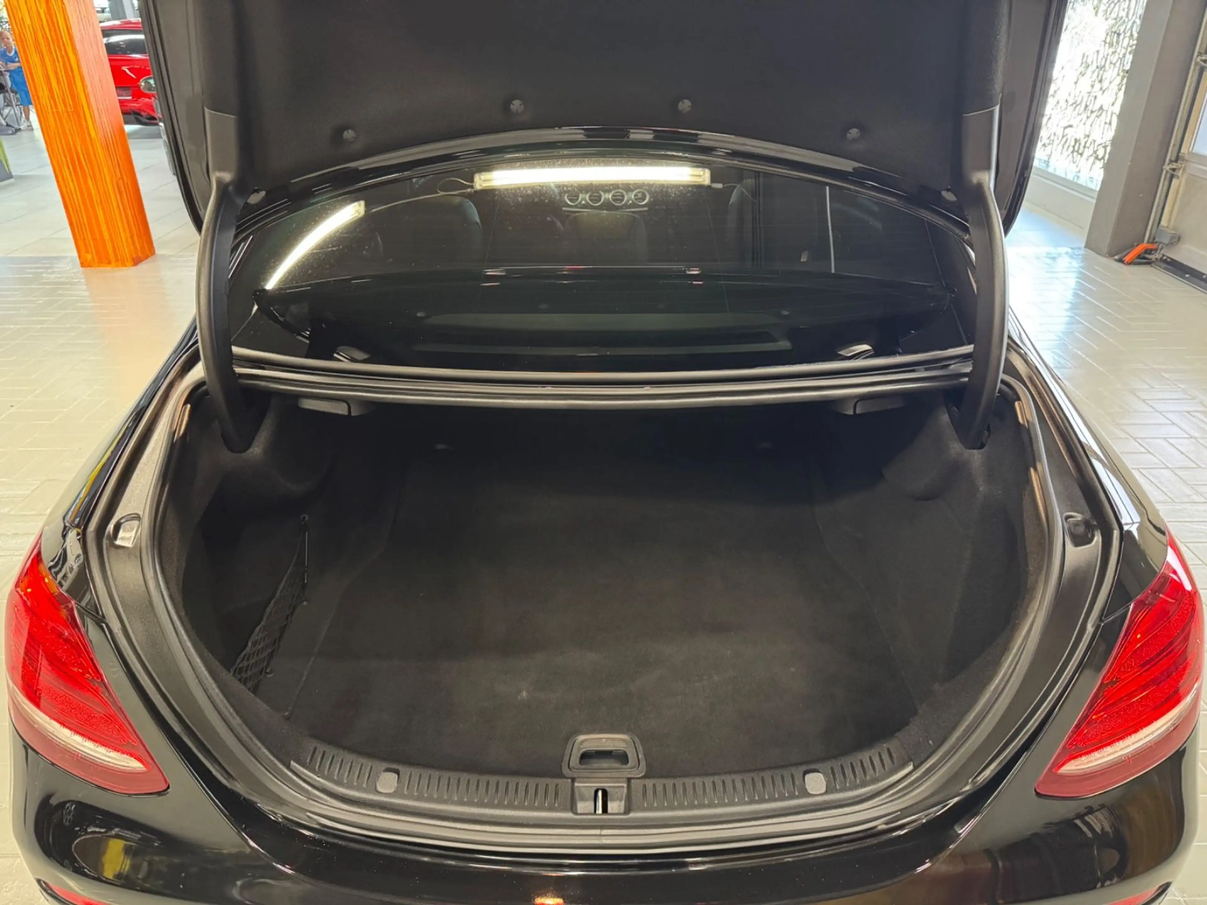 Mercedes-Benz E 400 4M AMG Line LED~WIDESCREEN~PANO~BURMESTER — photo 22