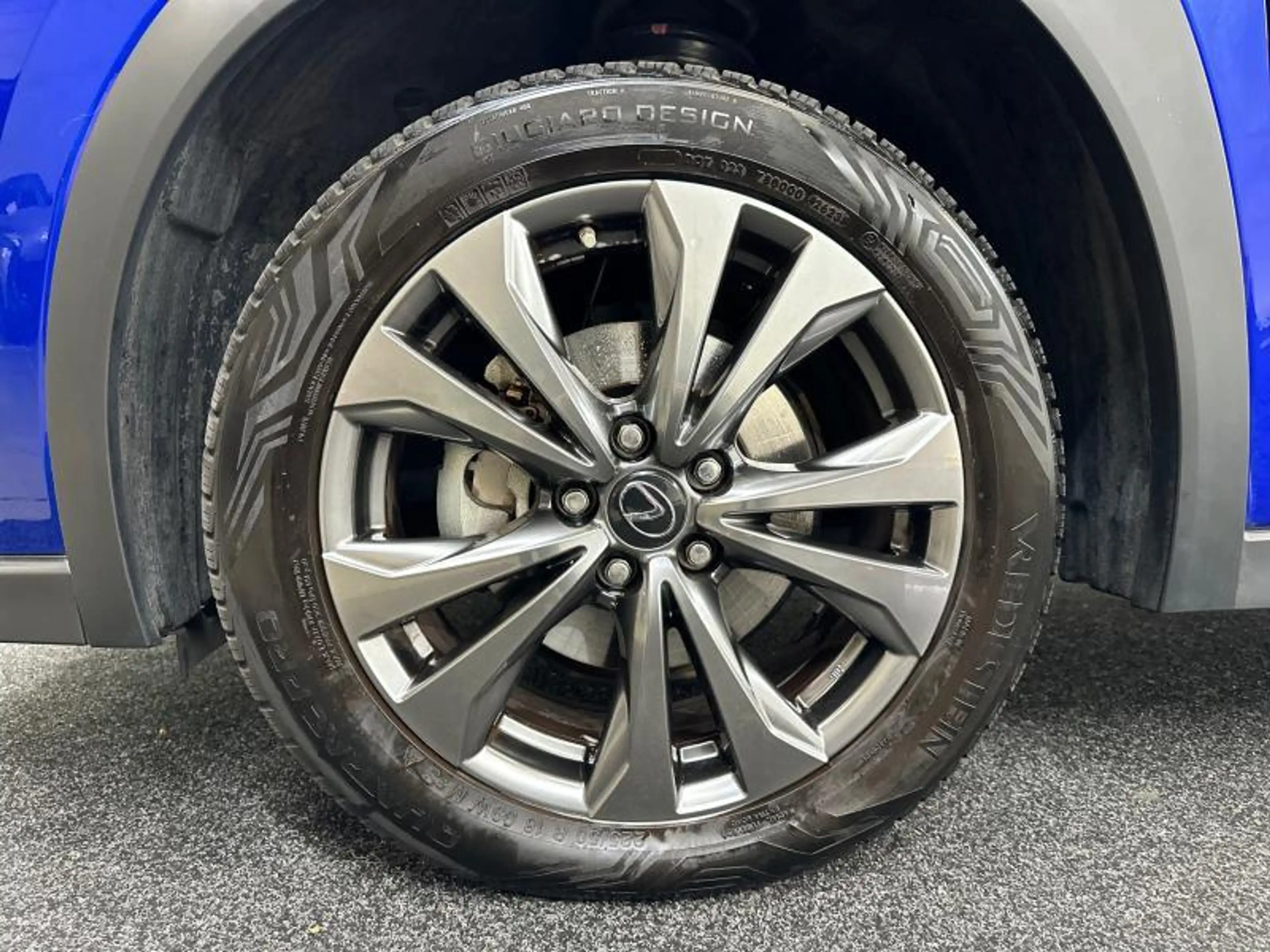 Lexus UX 250h F-Sport Design | carplay | camera | 4Season tyres — photo 15