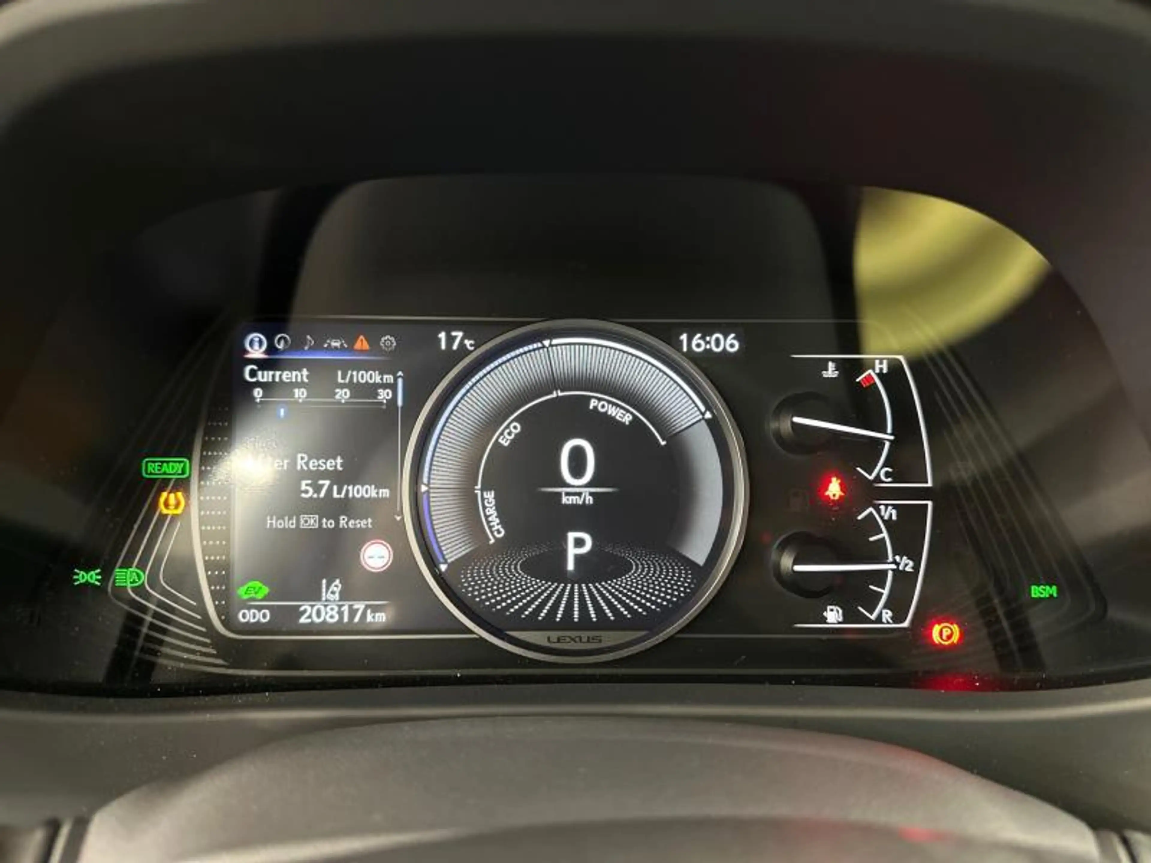 Lexus UX 250h F-Sport Design | carplay | camera | 4Season tyres — photo 14