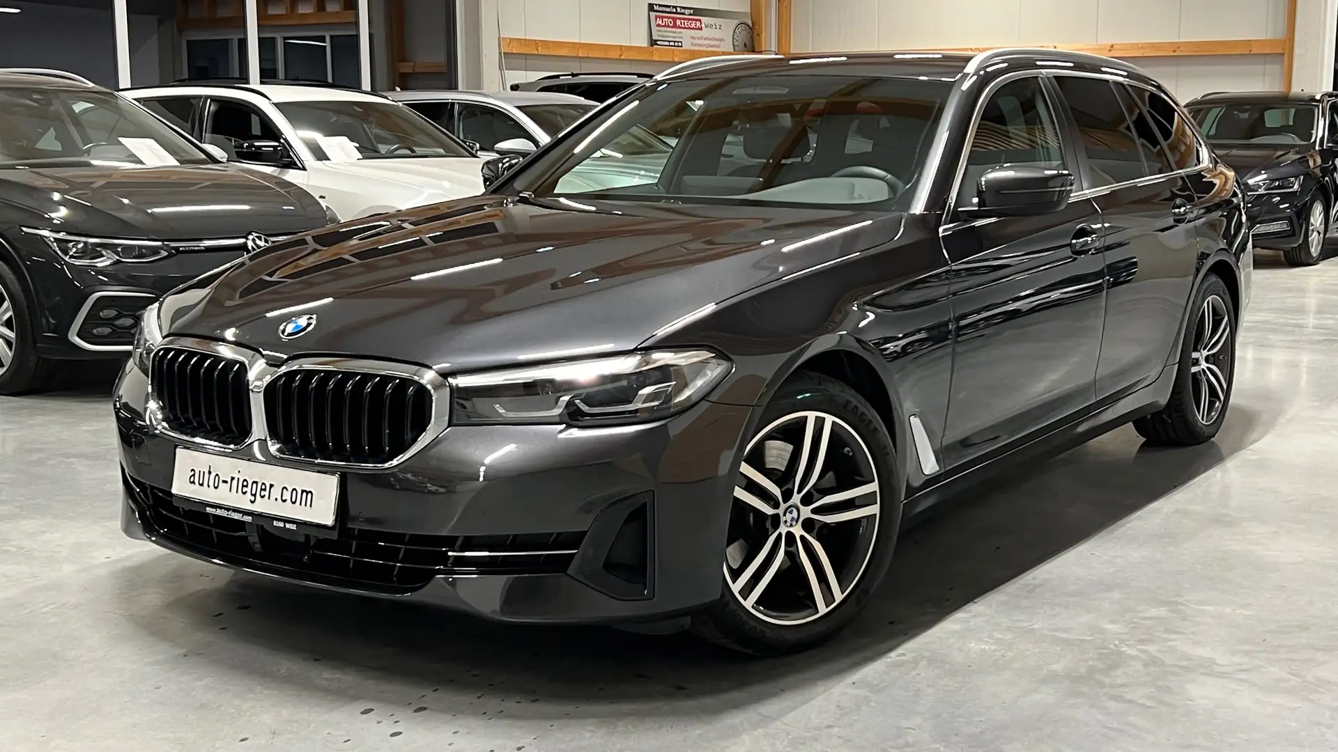 BMW 520 d Touring xDrive Aut. LED ACC, AHK, Kamera Grau - 2