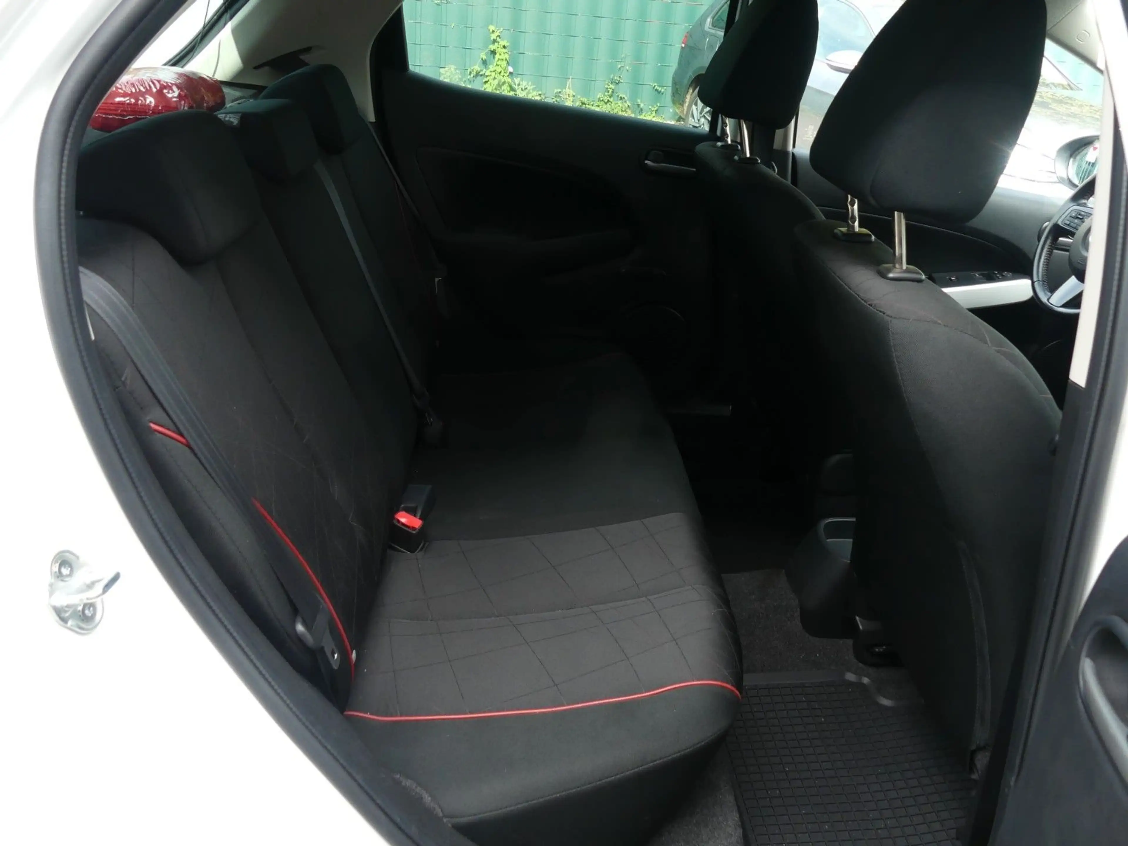 Mazda 2 Lim. 1.3 Iro — photo 14