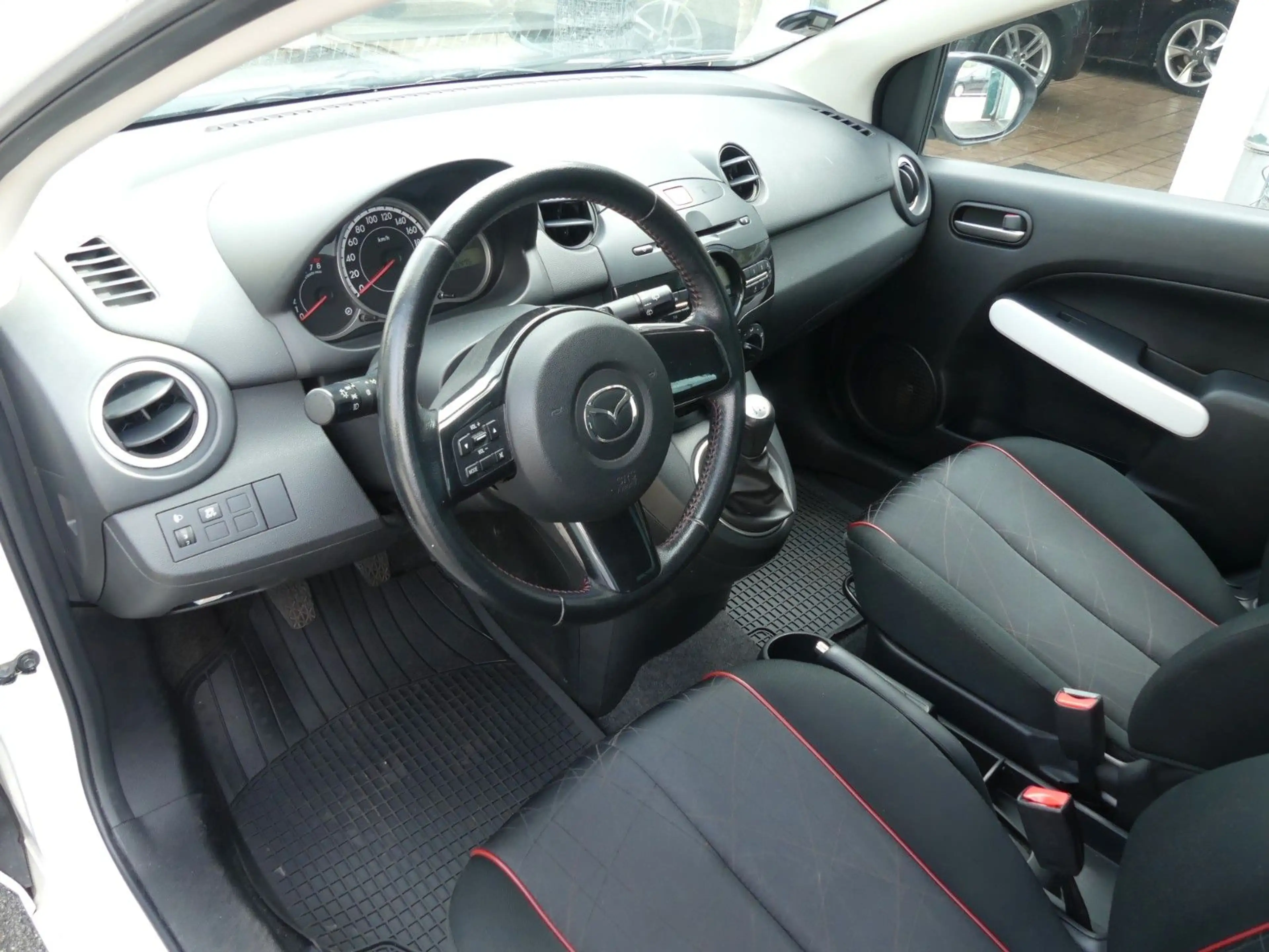 Mazda 2 Lim. 1.3 Iro — photo 8