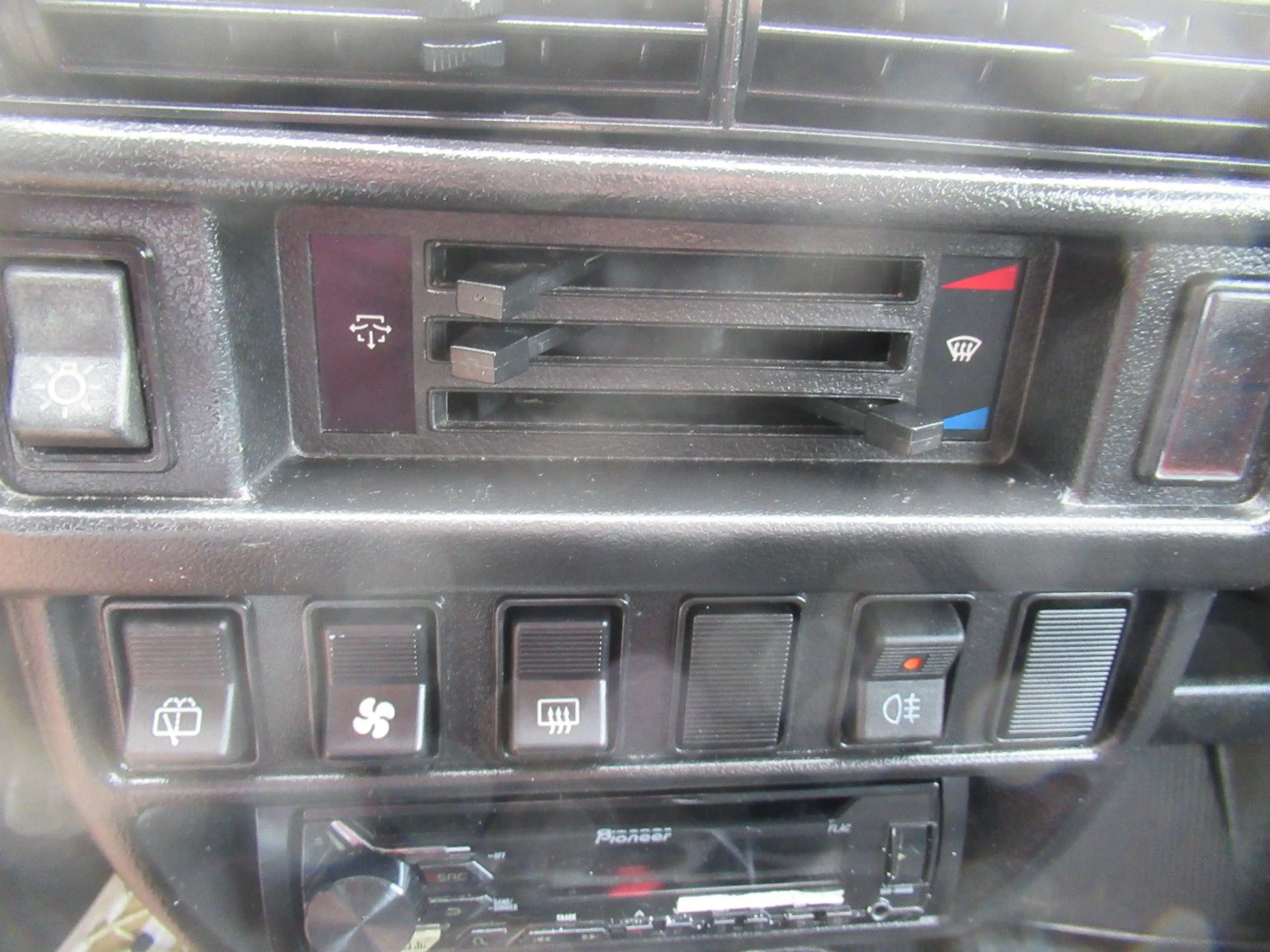 Lada Niva 4x4 AHK RADIO SHZG v. VERTRAGSHÄNDLER — photo 9