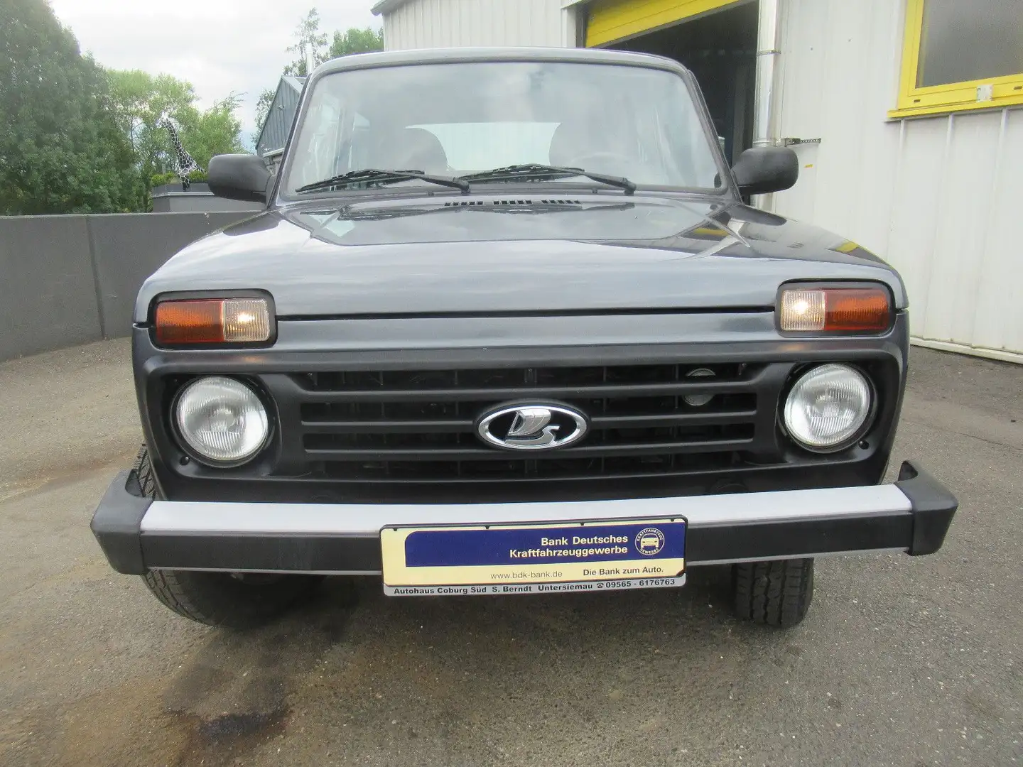 Lada Niva 4x4 AHK RADIO SHZG v. VERTRAGSHÄNDLER Grau - 2