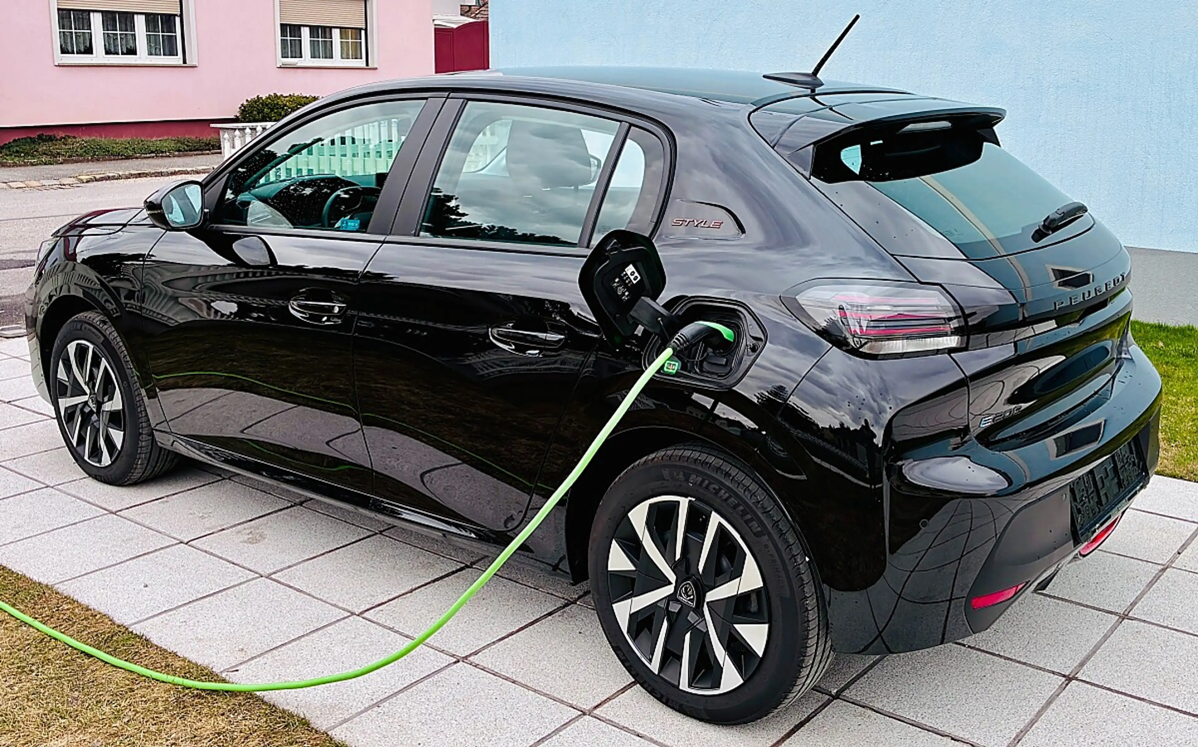 Peugeot e-208 136PS 50kWh Style - Topzustand - Leasingbonus 1... — photo 5