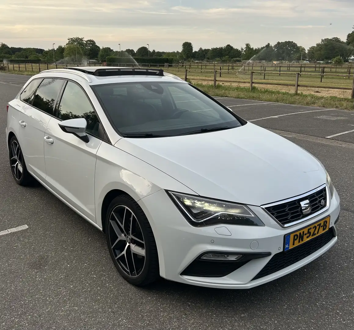 SEAT Leon 1.4 TSI FR Business Intense| Pano | Leer/Alcantara Wit - 1