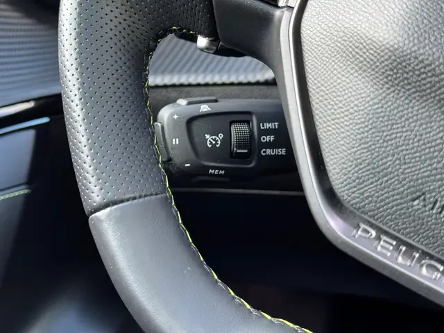 Peugeot 208 view 13