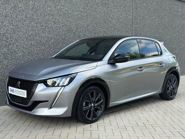 Peugeot 208 view 4