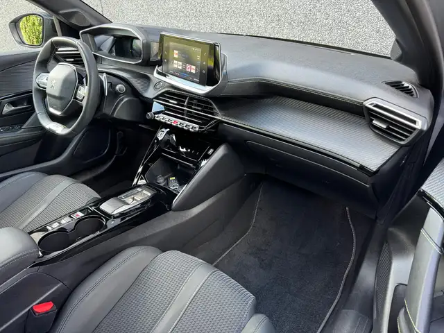 Peugeot 208 view 10
