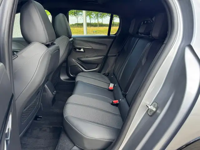 Peugeot 208 view 12