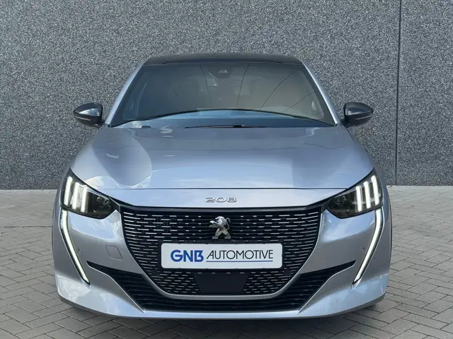 Peugeot 208 view 3