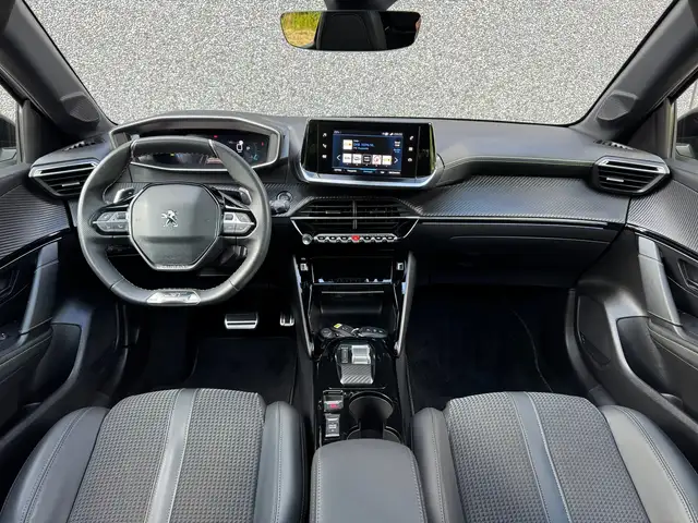 Peugeot 208 view 9