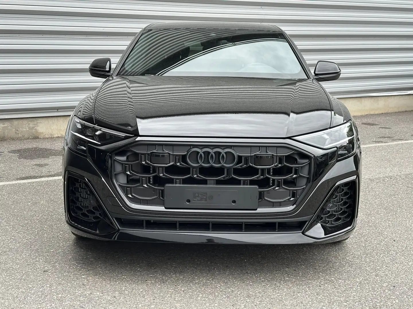 Audi Q8 TFSI e quattro 290 kW Schwarz - 2