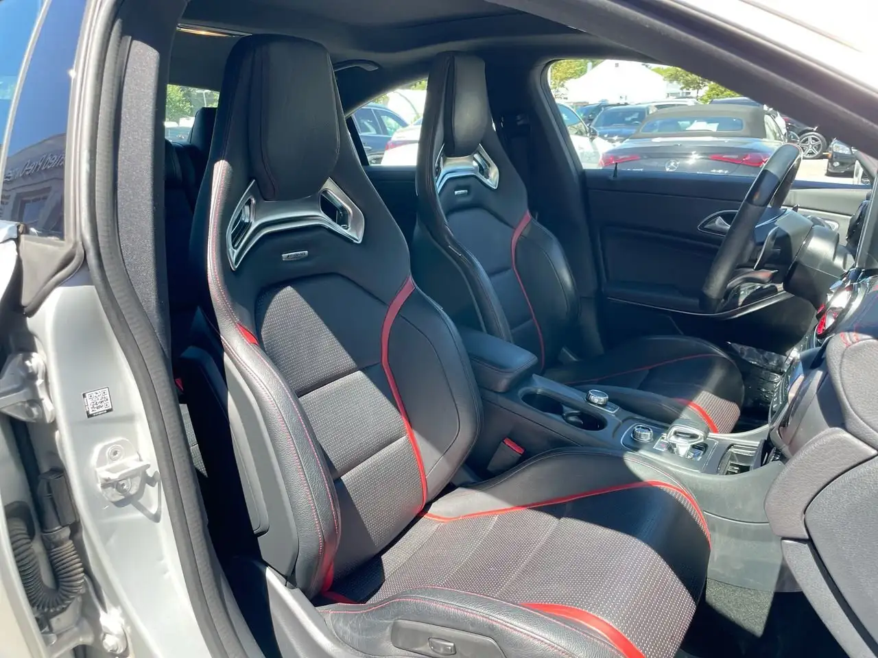 Mercedes-Benz CLA снимка Mercedes-Benz CLA